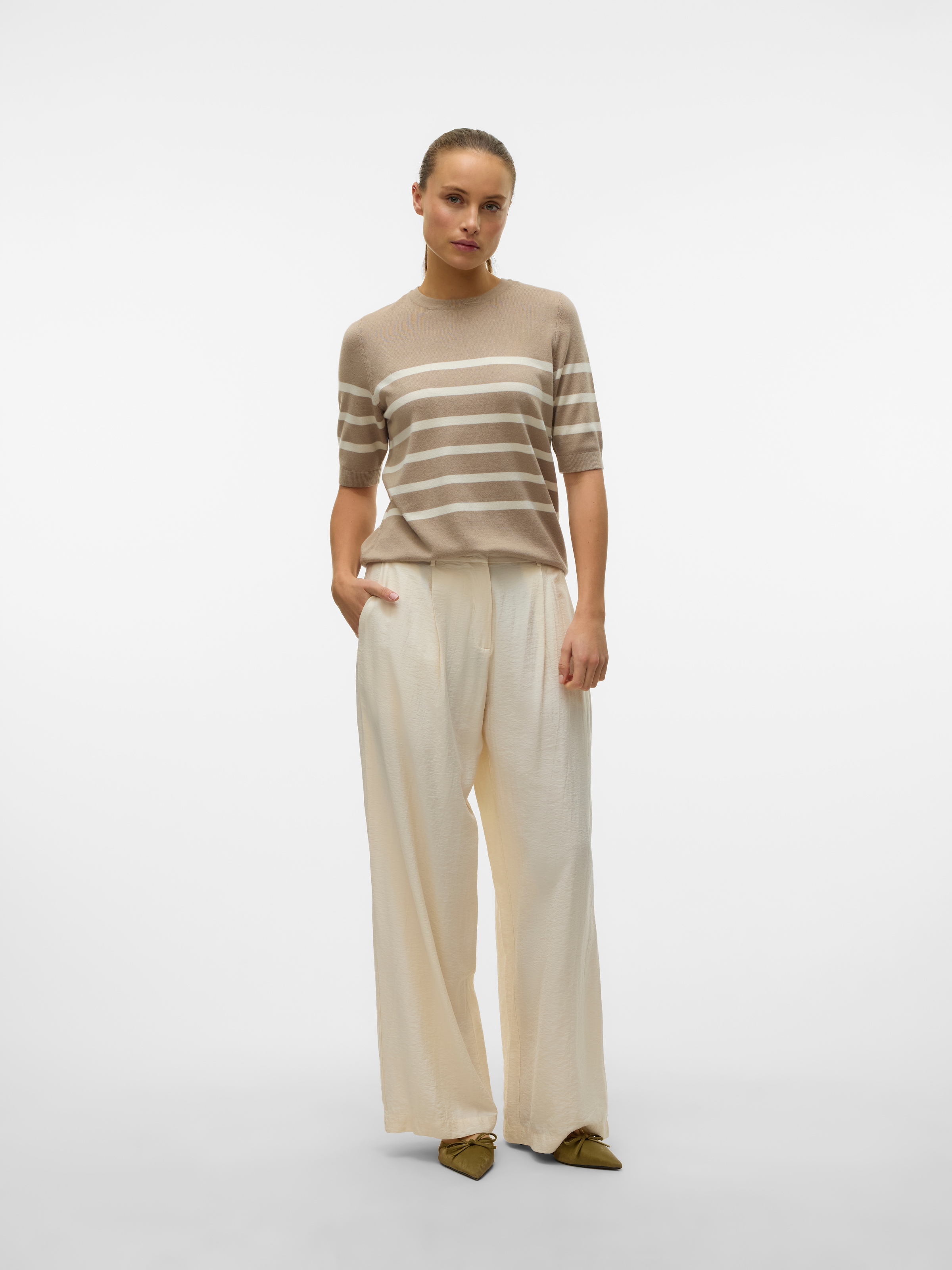 Vero Moda Kurzarmpullover »VMSABA PLAIN, Feinstrickpullover« Damenpullover, Rundhalsausschnitt, Kurzarm, Sommerpulli,,  im Regular Fit aus pflegeleichtem Materialmix mit Viskose