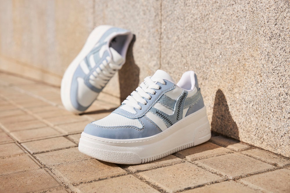 Rieker Plateausneaker, Freizeitschuh, Halbschuh, Schnürschuh mit gepolstertem Schaftrand
