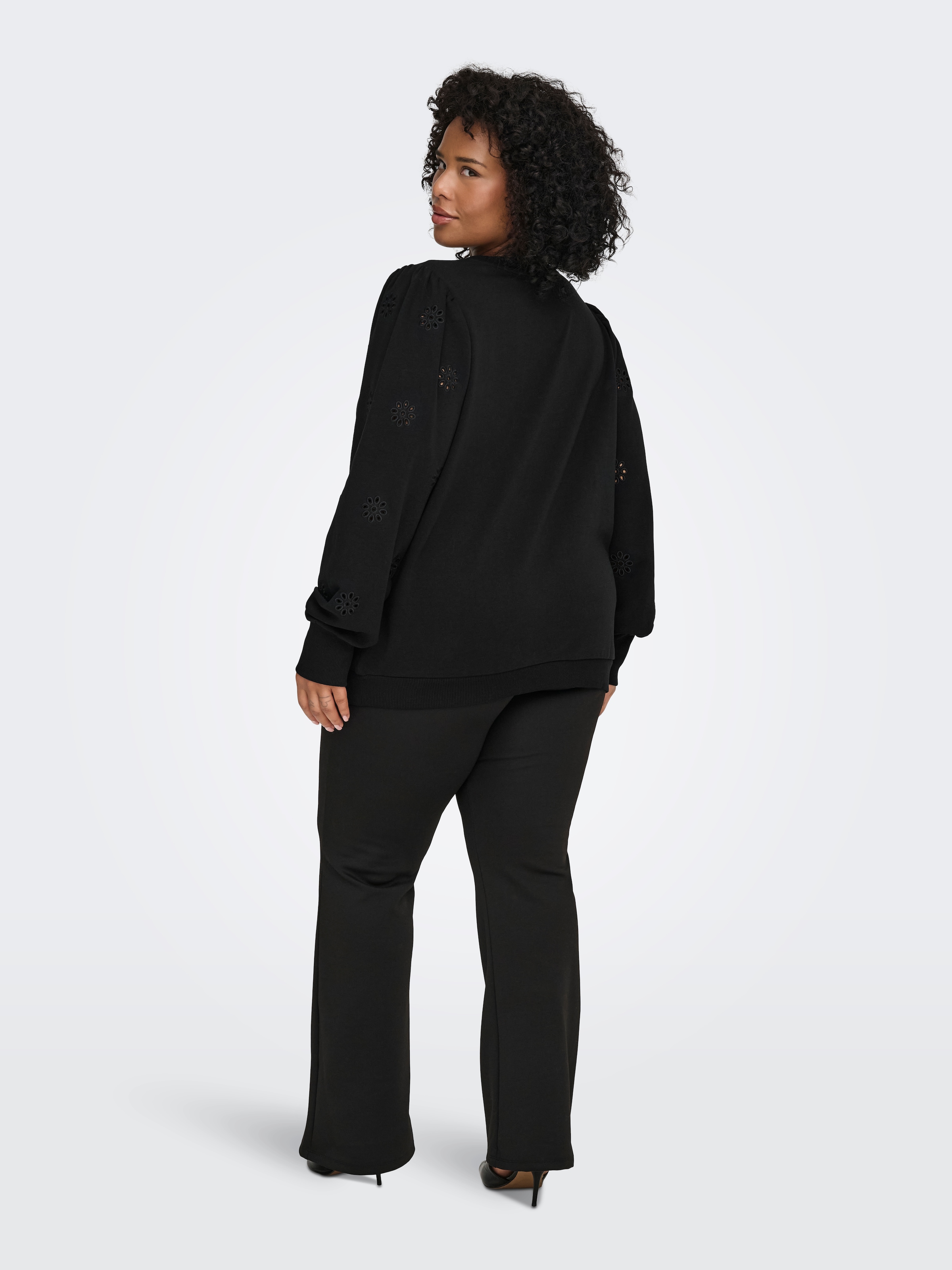 ONLY CARMAKOMA Sweatshirt »CARFEMME L/S PUFF EMBROIDERY UB SWT NOOS«, Baumwollmischung, regular fit

