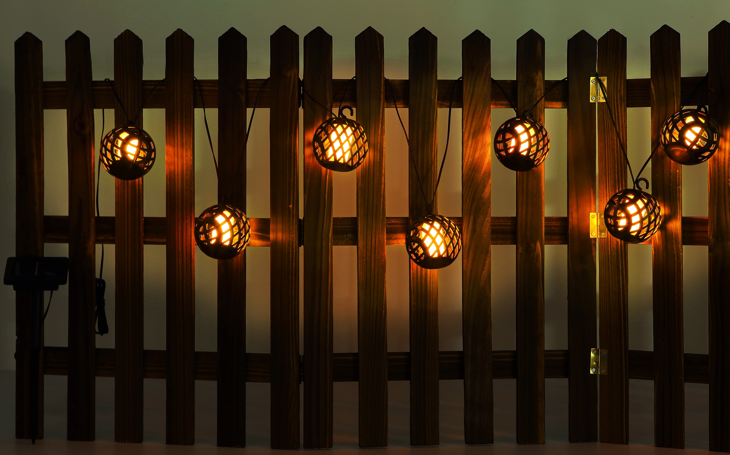 GLOBO LIGHTING LED Solarleuchte »SOLAR-LICHTERKETTE KUNSTSTOFF SCHWARZ, 98XLED« LED-Modul 1 Stk. Extra-Warmweiß Flammenoptik für besonders stimmungsvolles Licht