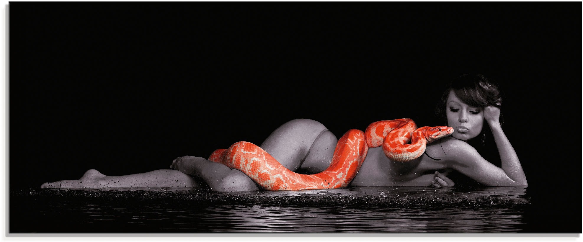 Artland Glasbild »Frau in Wasser liegend mit roter Python« Frau 1 Stk. tlg. günstig online kaufen