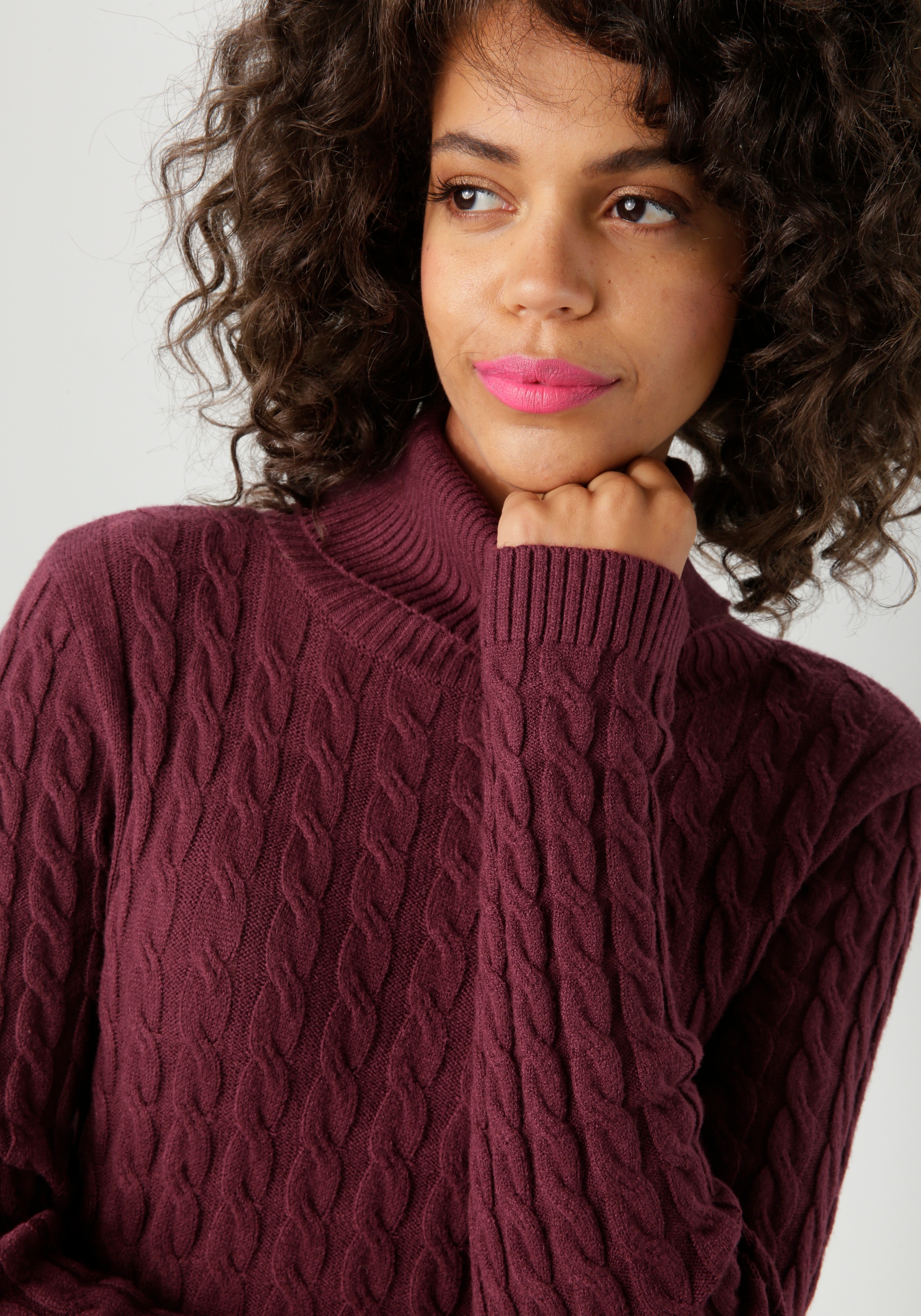 Aniston CASUAL Strickkleid, mit Zopfmuster im Oberteil und den langen Ärmeln