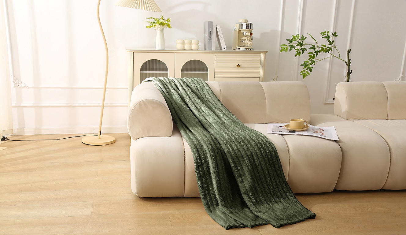 Leonique Wohndecke »Millara«, Kuscheldecke in Cord-Optik, 150x200 cm
