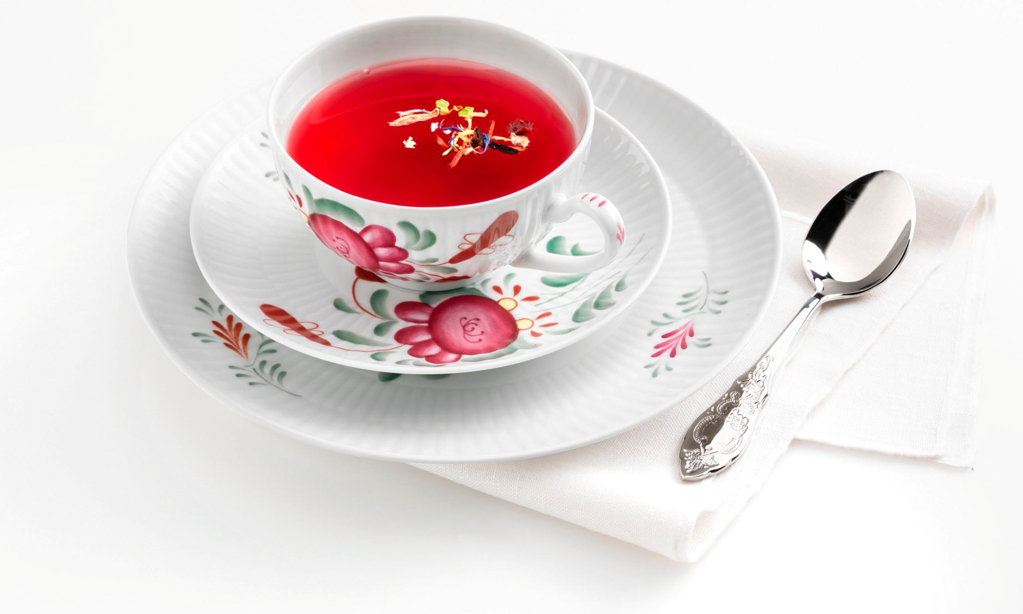Seltmann Weiden Teeservice »Geschirr-Set, 18 Teile, Amina Ostfiesenrose, groß«, (Set, 18 tlg., 6x Teeobertasse, 6x Teeuntertasse, 6x Früstücksteller), Stäbchenrelief, die Ostfriesenrose, Blütenmotiv