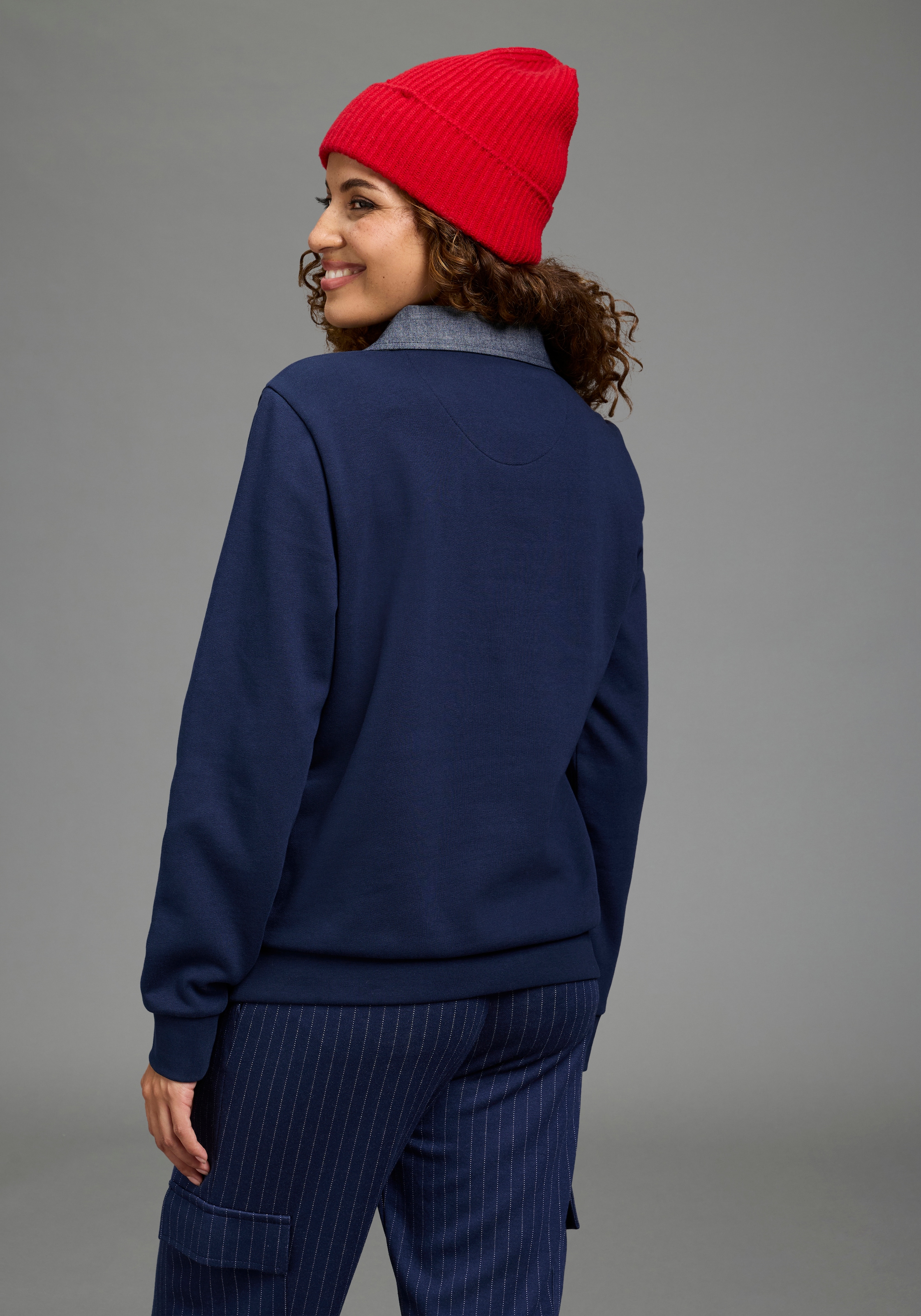 KangaROOS Sweatshirt , mit Polokragen und Blende, hüftlange Schnittform
