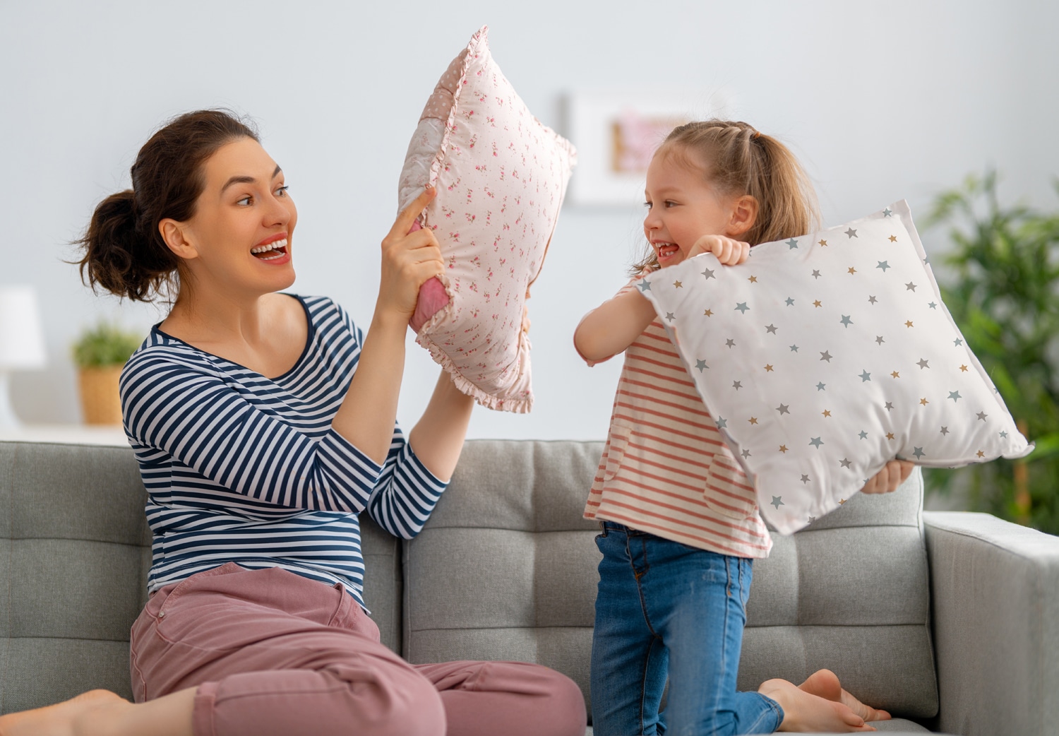 queence Dekokissen »Bunte Sterne«, Kissenhülle mit HD Premium Druck, geruchsneutral, 40x40cm