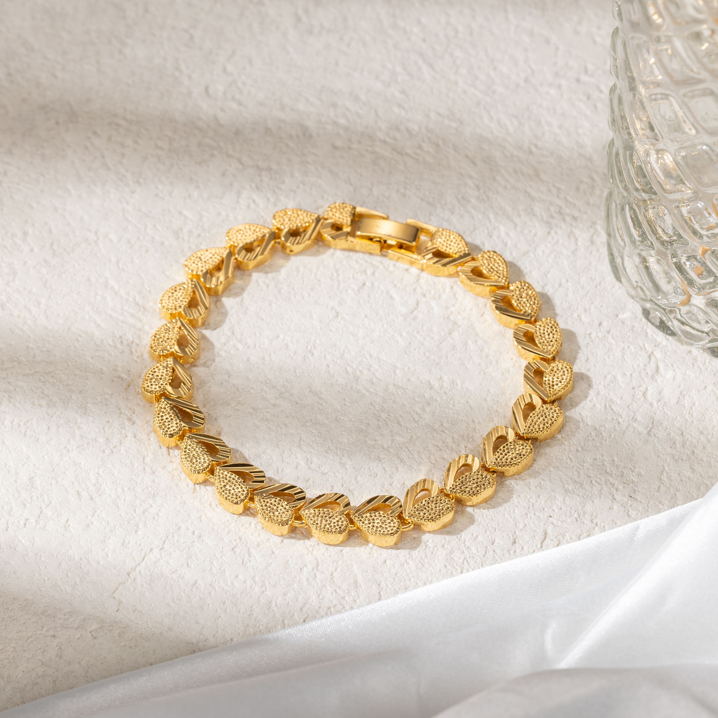 Firetti Armband »Schmuck Geschenk Kupfer Armschmuck Herzkettengliederung Liebe«