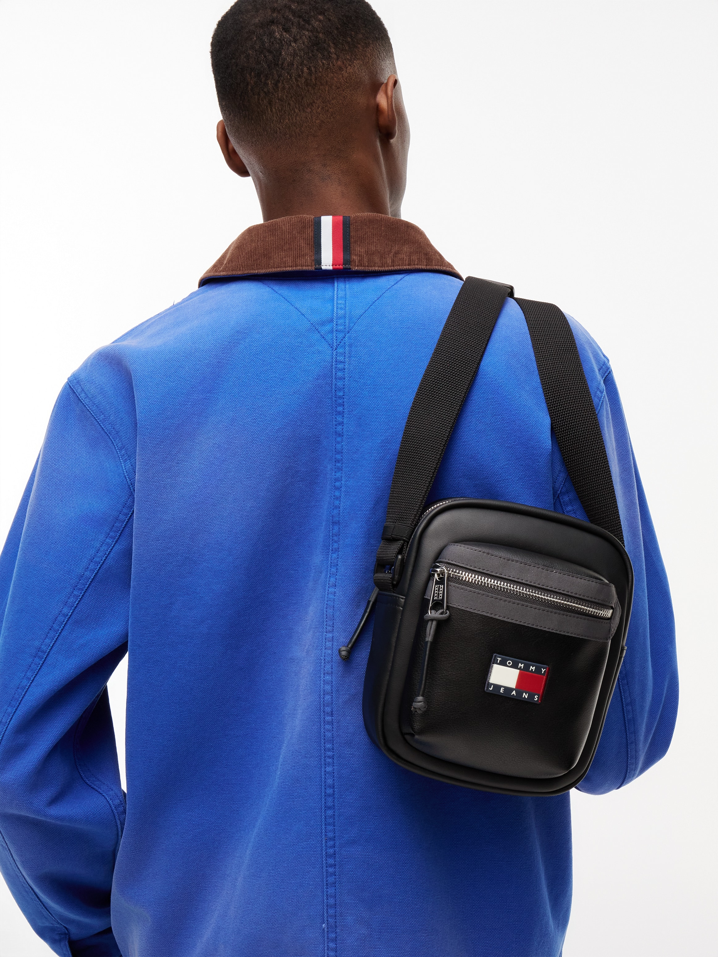 Tommy Jeans Umhängetasche »TJM ELEVATED PU REPORTER« Herren Schultertasche, Crossbodybag mit Logo-Aufnäher
