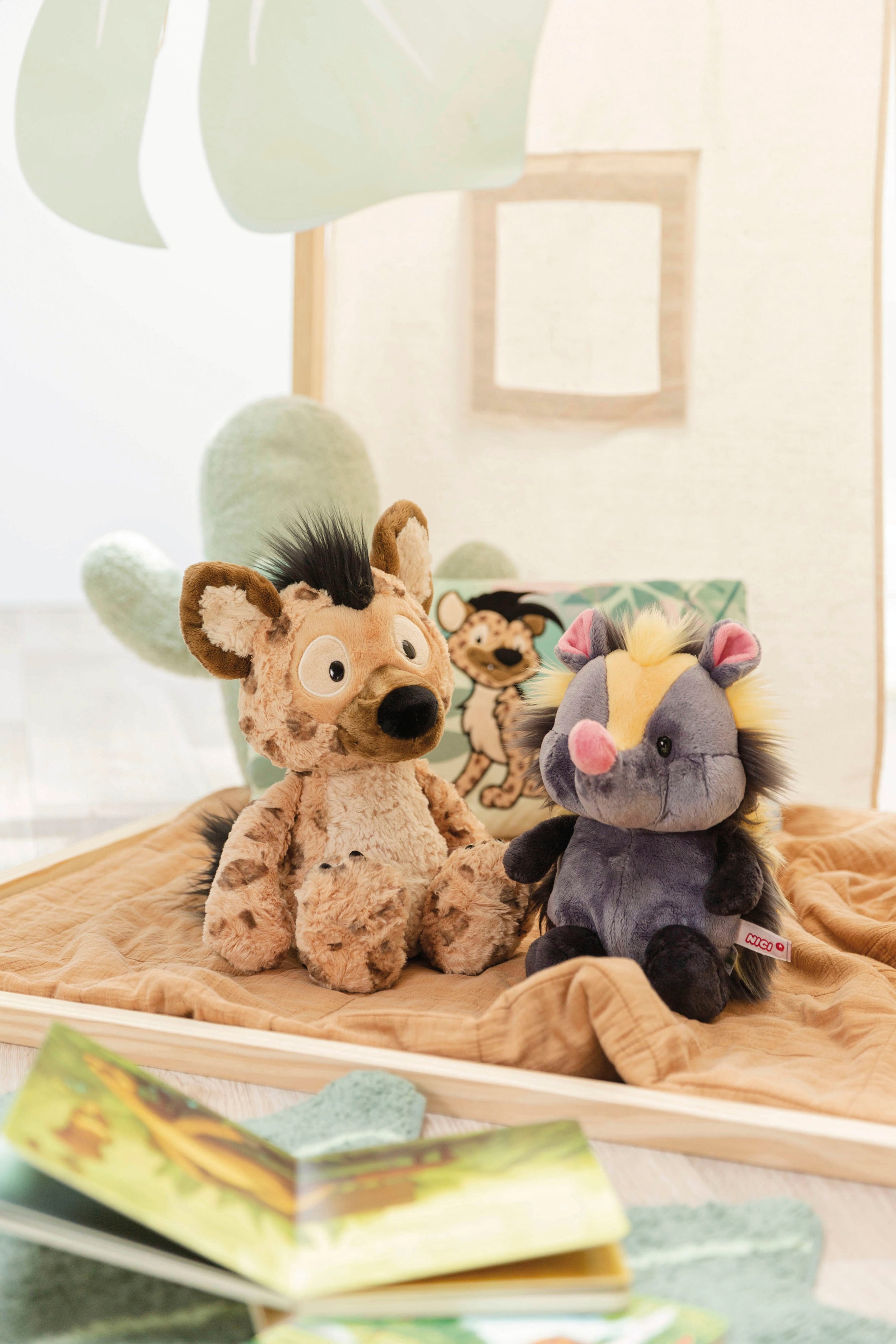 Nici Kuscheltier »Wild Friends GREEN, Hyäne Helgi, 36 cm«, enthält recyceltes Material (Global Recycled Standard)