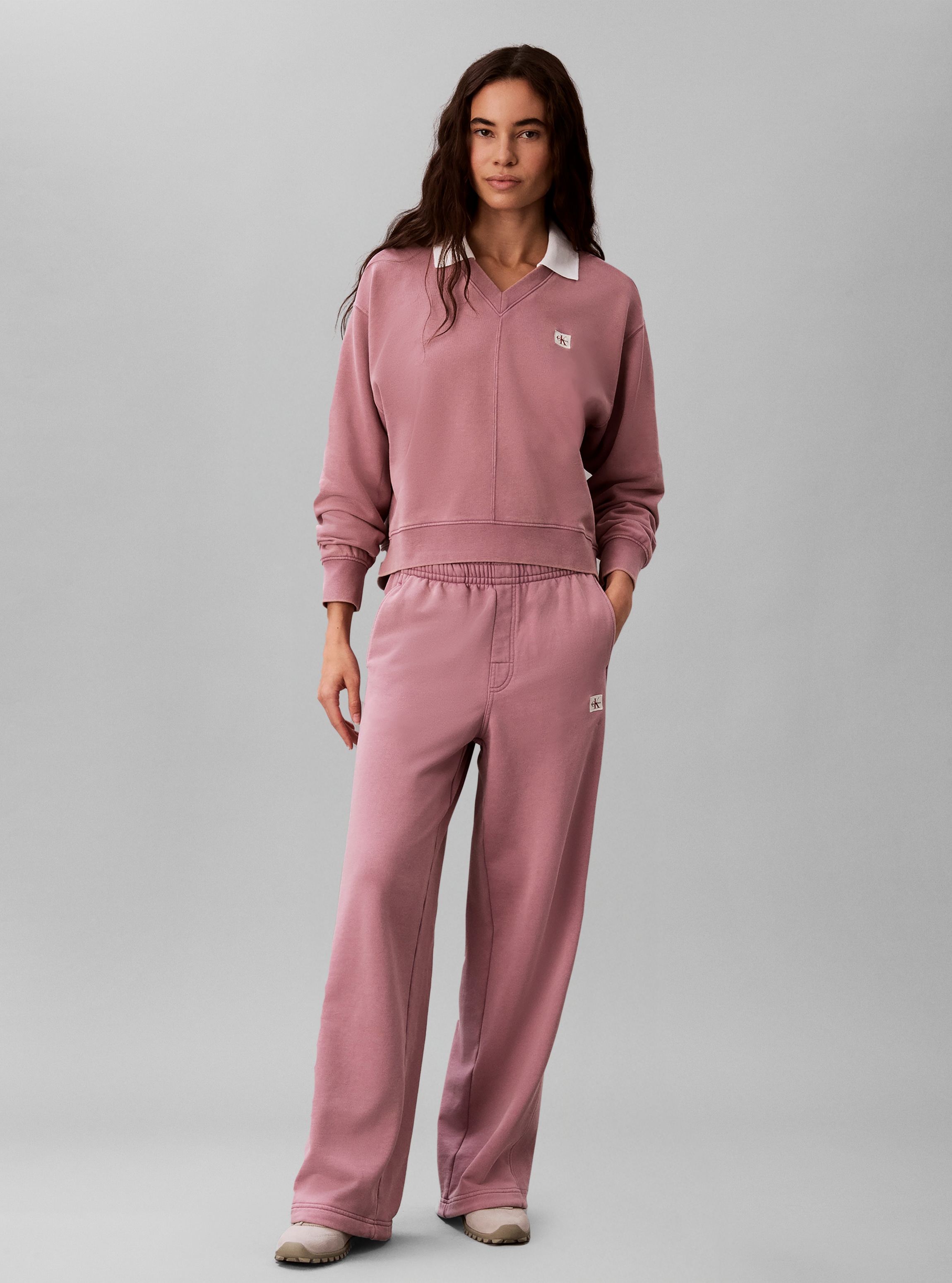 Calvin Klein Jeans Sweatshirt »WOVEN LABEL TERRY V-NECK«, Regular fit mit V-Ausschnitt
