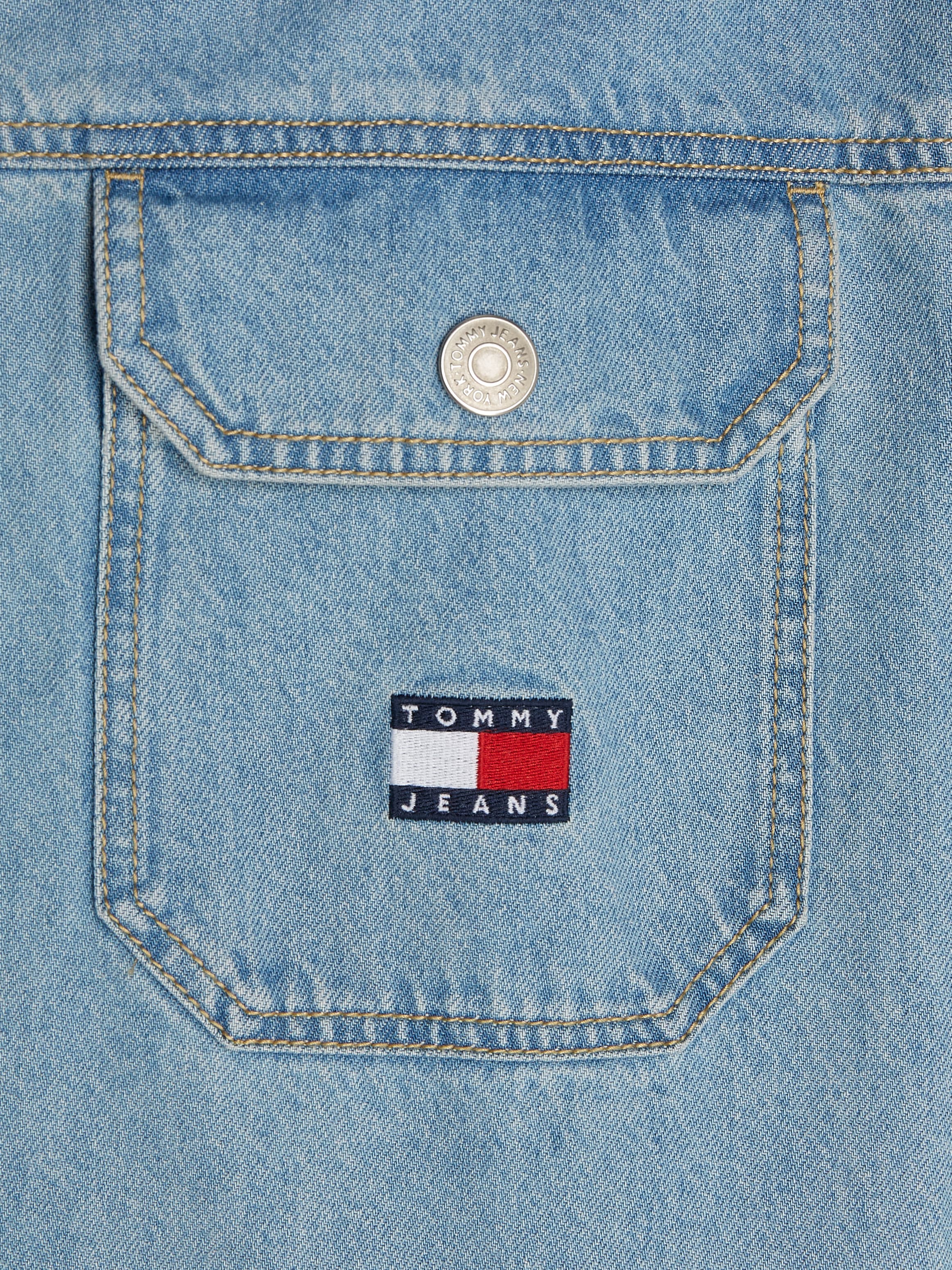 Tommy Jeans Jeanshemd »TJM ESSENTIAL DENIM OVERSHIRT«, mit knöpfbarer Brusttasche