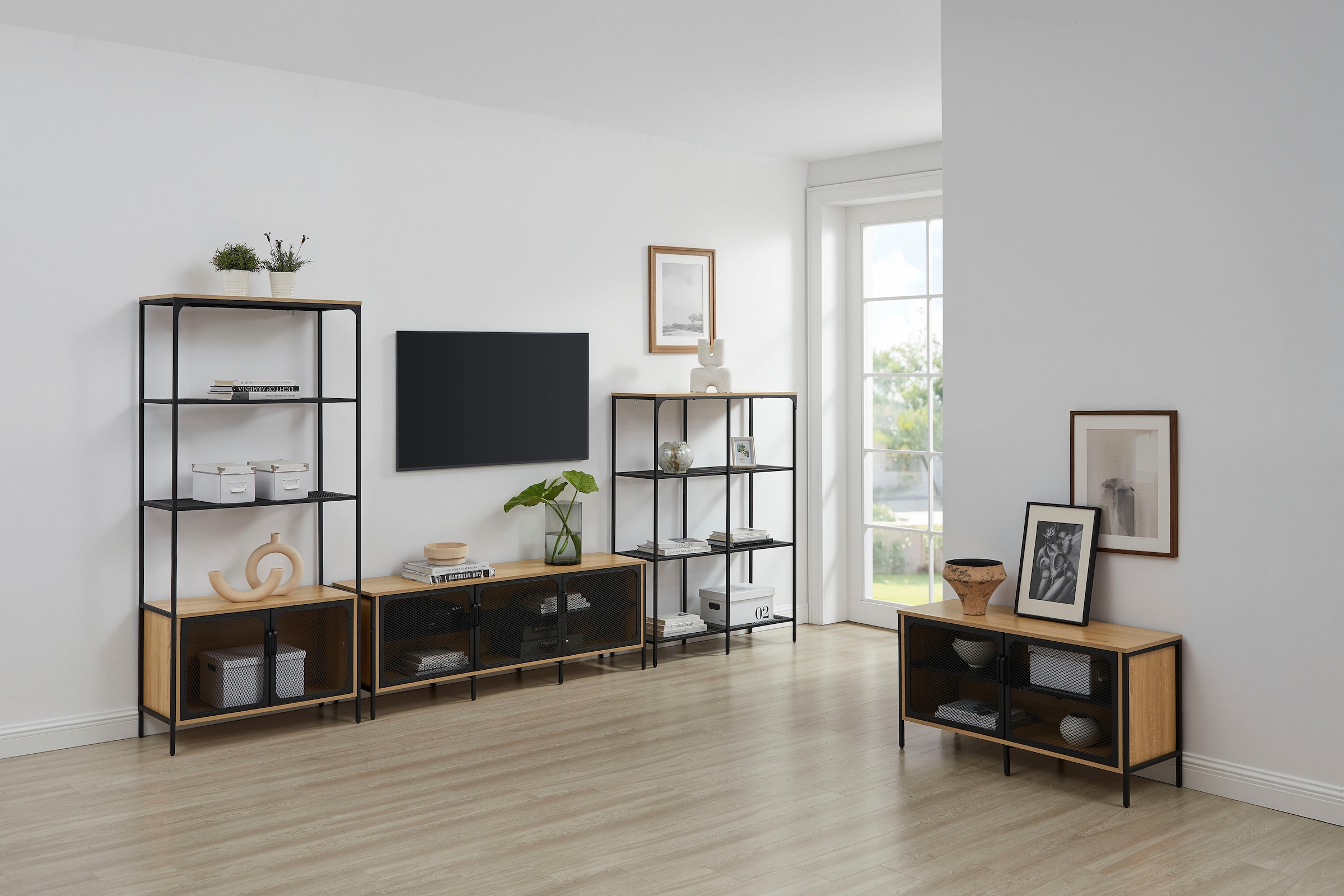 OTTO home TV-Board »Amance« mit ABS-Kanten und pulverbeschichteten Metallbeinen, Breite 150 cm