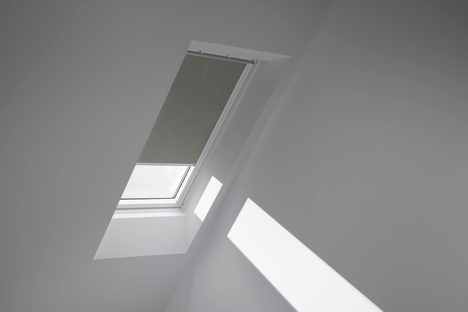 VELUX Verdunklungsrollo »DKL 4575SWL« verdunkelnd ohne Bohren in Führungsschienen weiße Führungsschienen & Griffleiste