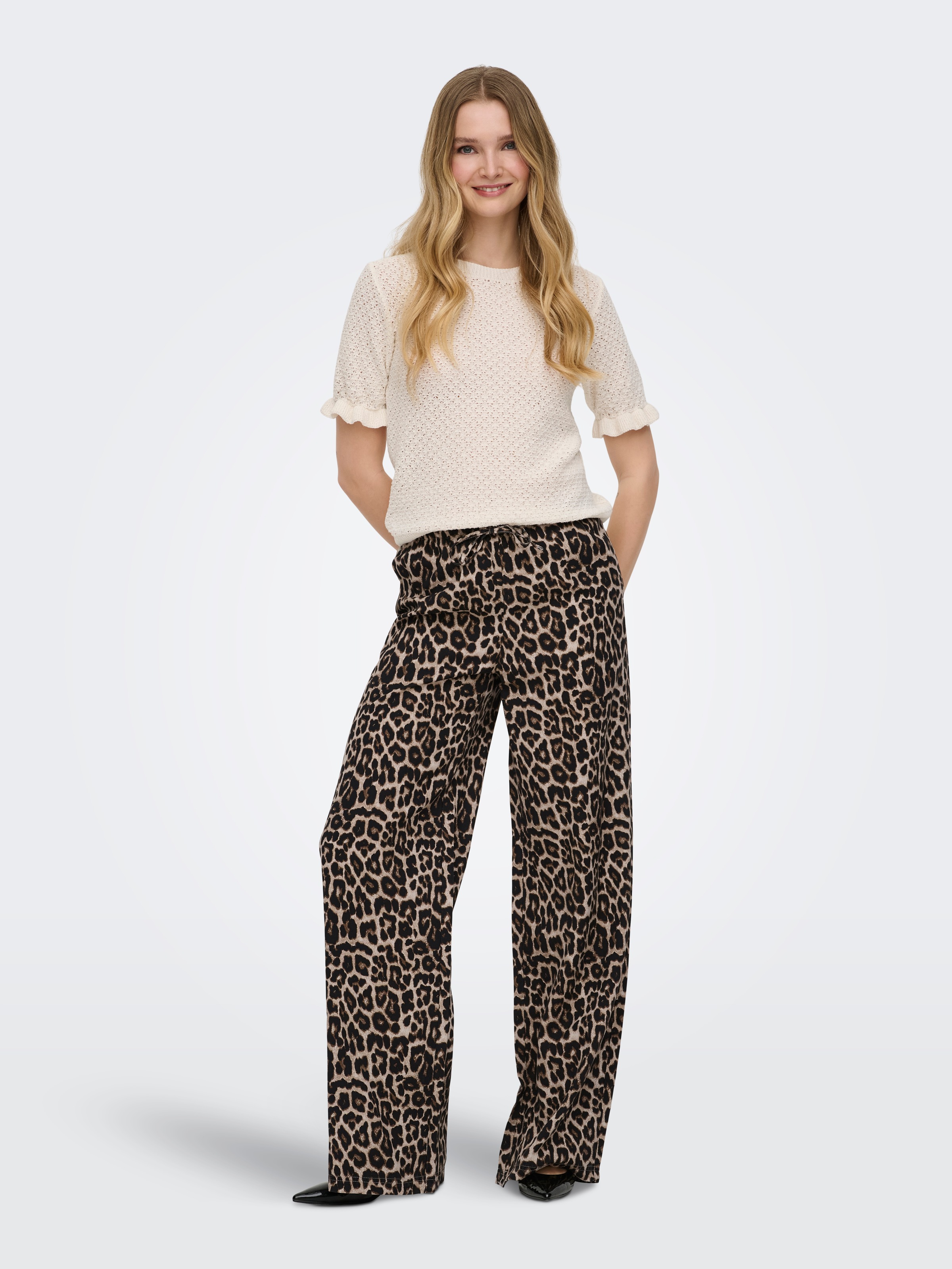 ONLY Schlupfhose »ONLARIS LIFE PULLUP TIE PANTS WVN CC«  mit Leopardenmuster