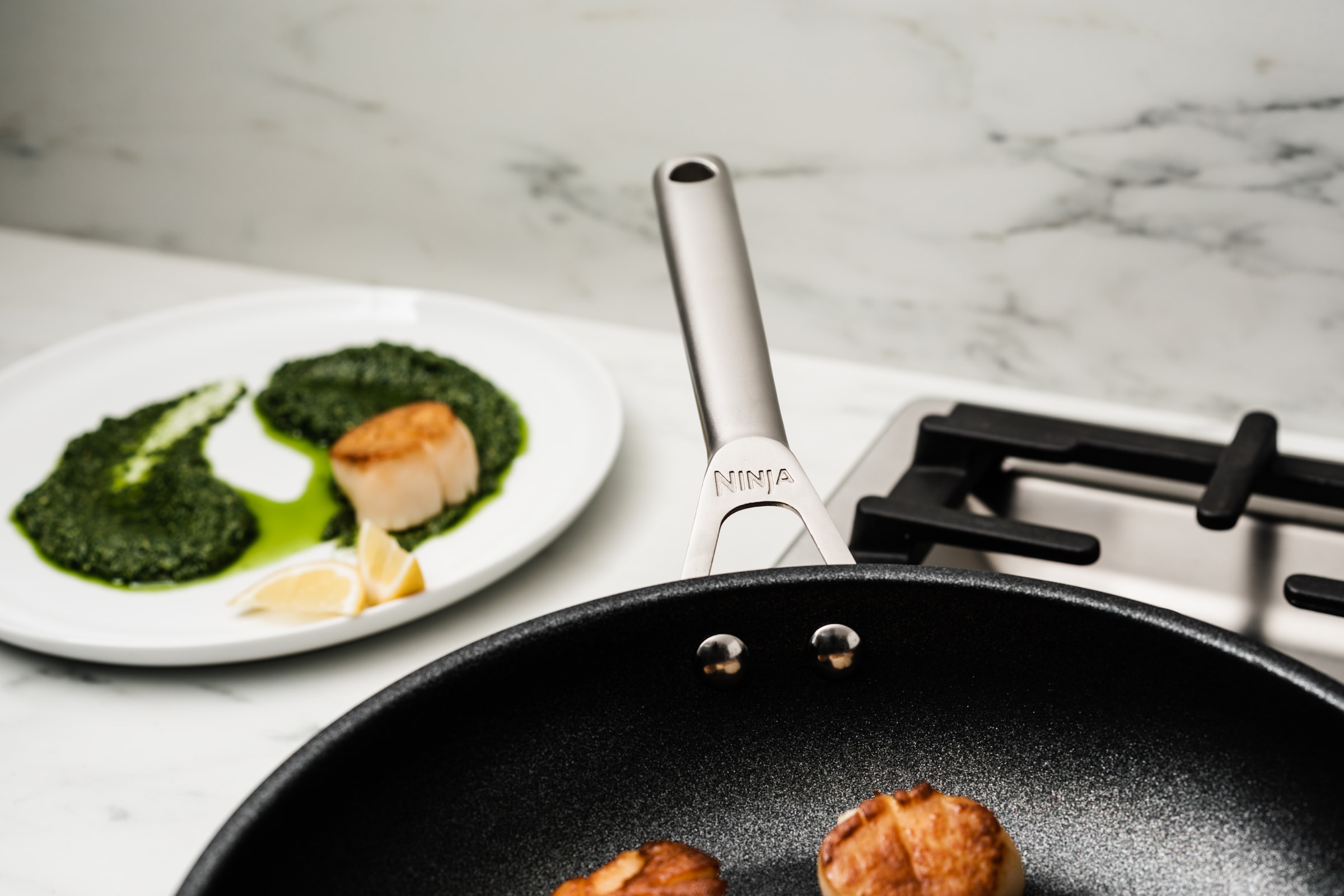 NINJA Bratpfanne »Ninja ZEROSTICK Edelstahl-Pfanne C600DE«, Edelstahl, (1 tlg.), Edelstahl mit Aluminiumbeschichtung für Braten bei hohen Temperaturen