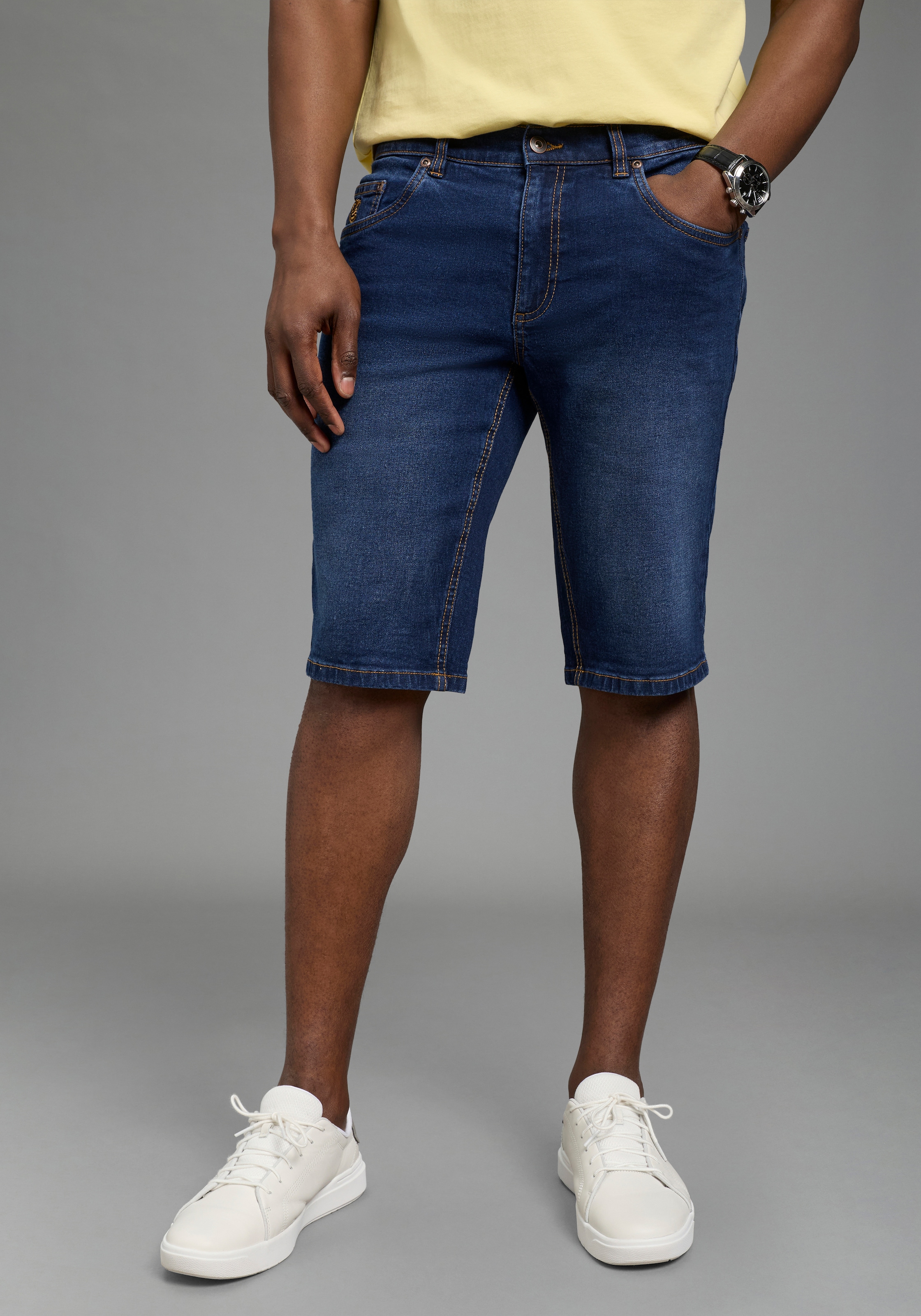 DELMAO Jeansshorts gerade geschnittene Beine, Regular-Fit, kniefreie Länge