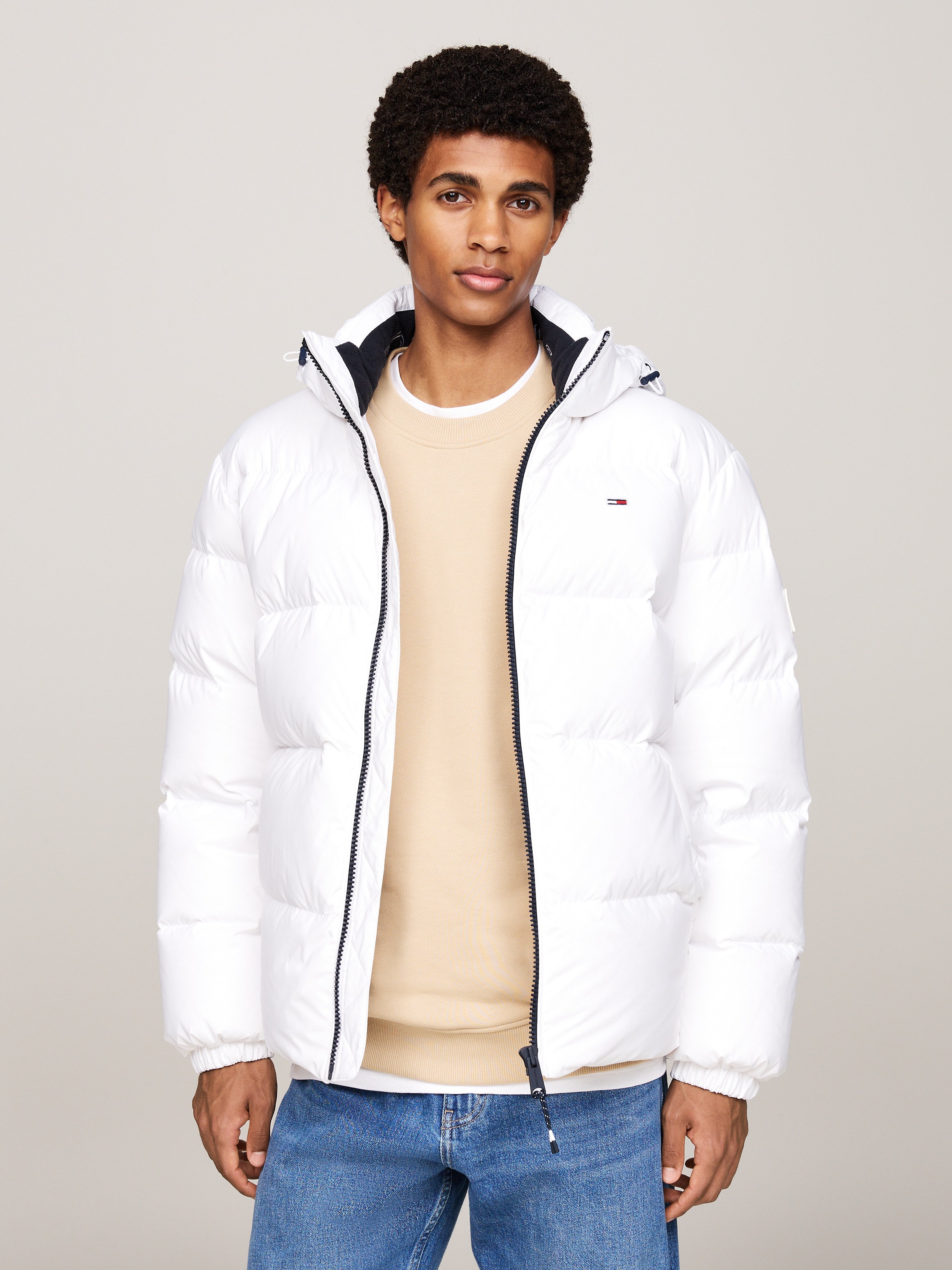 TOMMY JEANS Steppjacke »TJM ESSENTIAL DOWN JACKET EXT« mit Kapuze Winterjacke Outdoorjacke Gefüttert 2 in 1 Jacke abnehmbare Kapuze White L L...