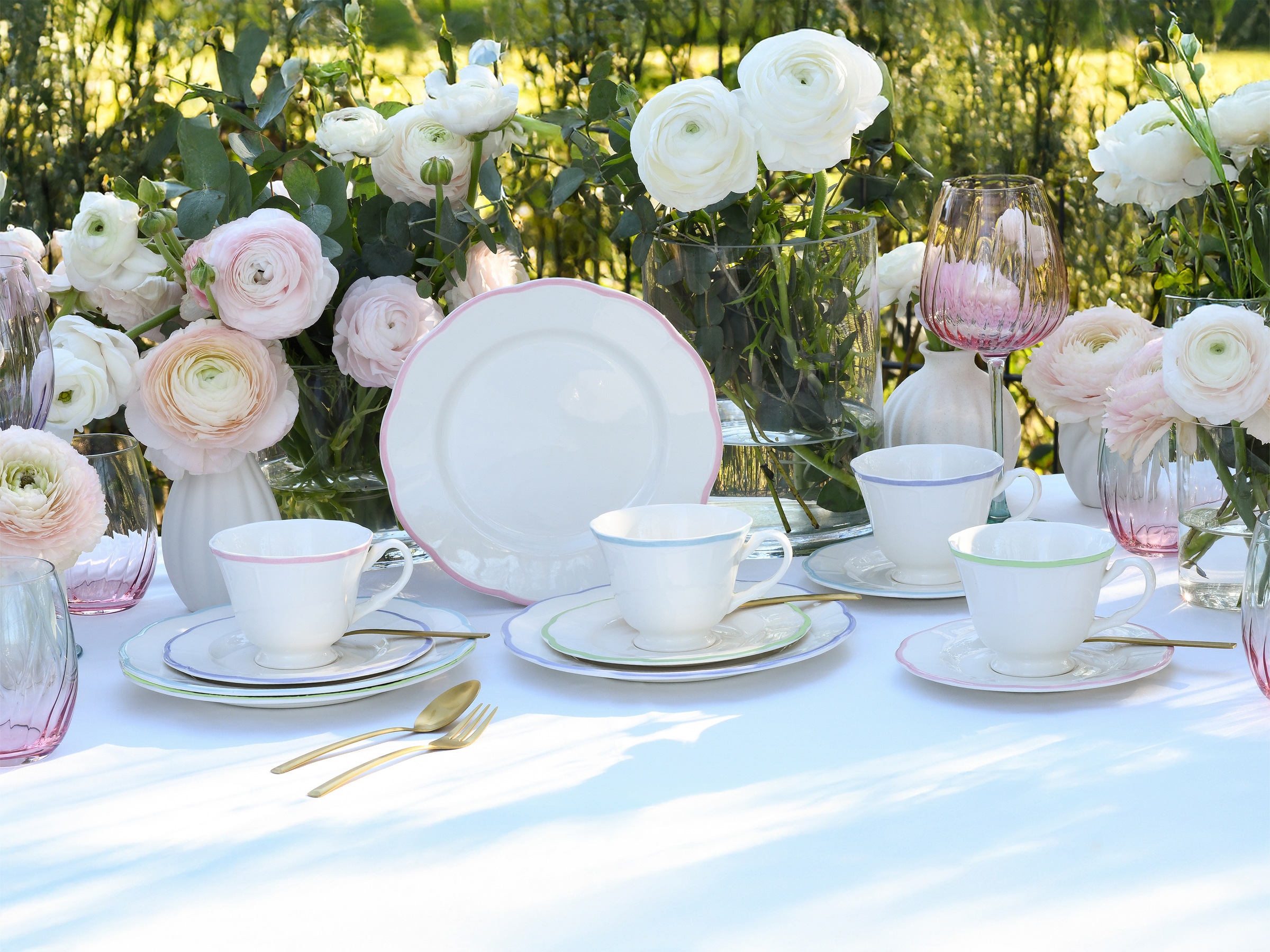 CreaTable Kaffeeservice »Florine Bunt, Service 12-tlg.« Elegant, Klassische Form, Zart gewellte Ränder