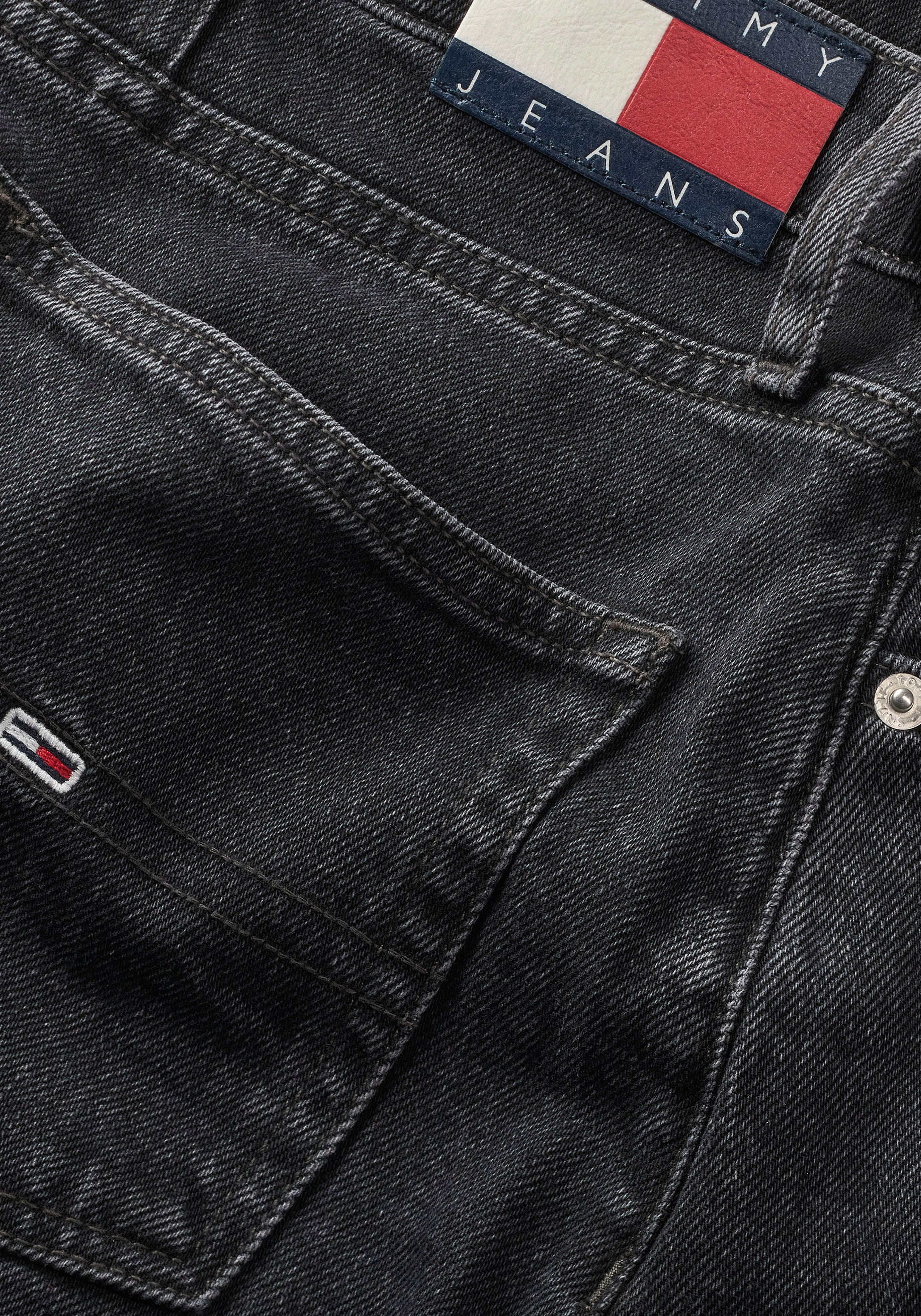 Tommy Jeans Curve Jeansrock »CRV MOM UH SKIRT CG4181«, Webrock mit Logopatch