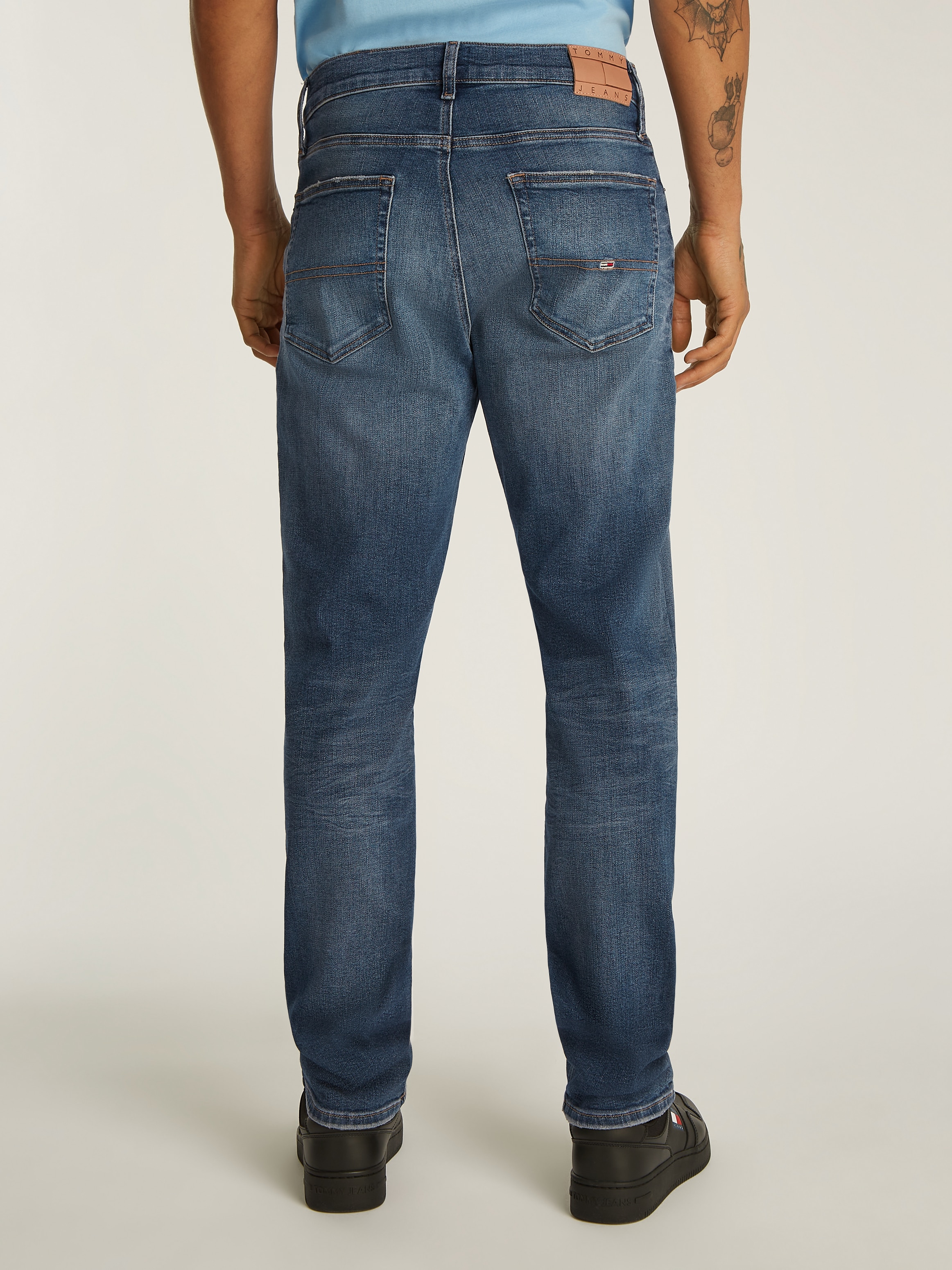 Tommy Jeans Slim-fit-Jeans »RYAN SLIM STRAIGHT«, mit Logoprägung