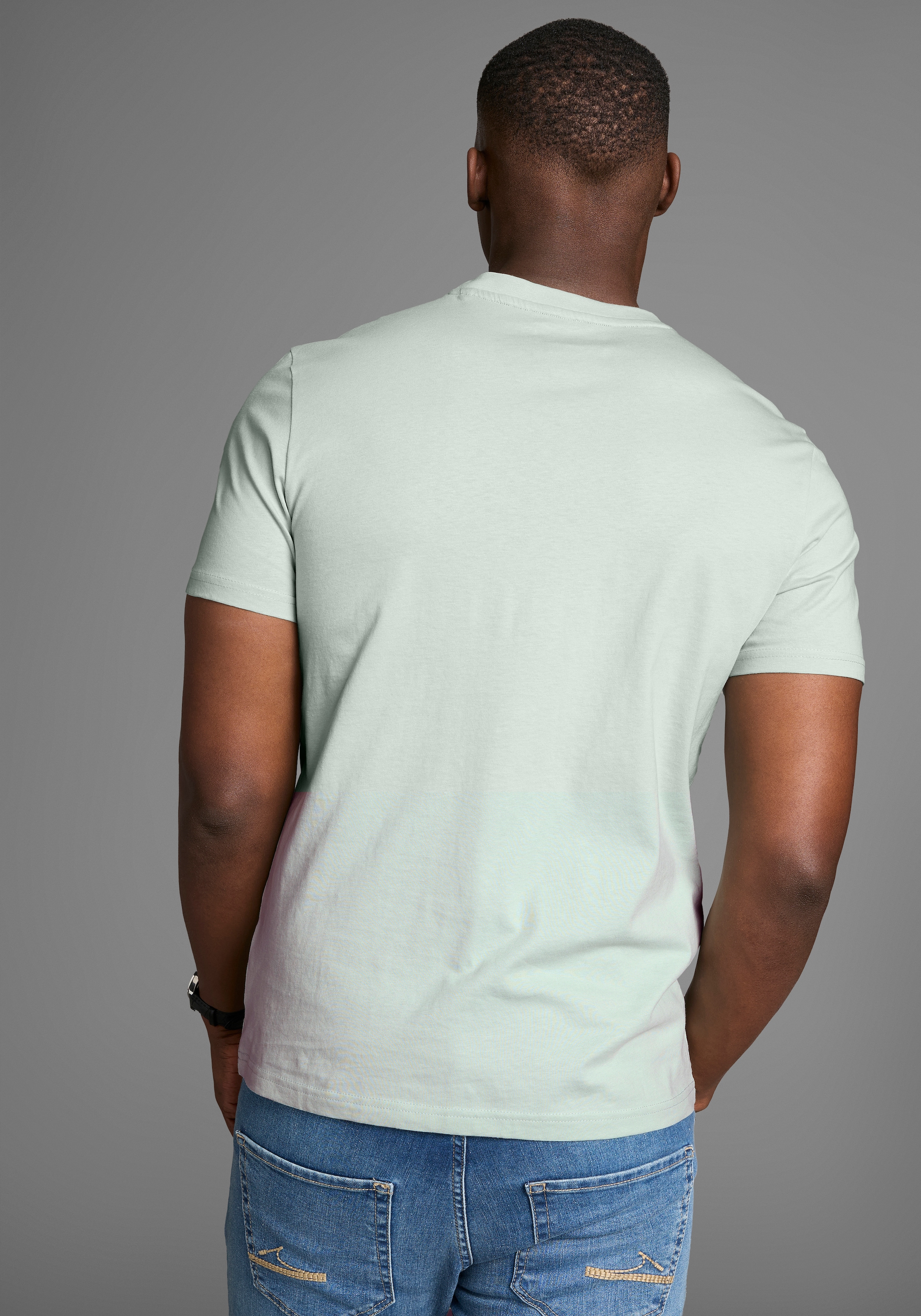 DELMAO T-Shirt, mit dezentem Logo-Schriftzug im Club-Design
