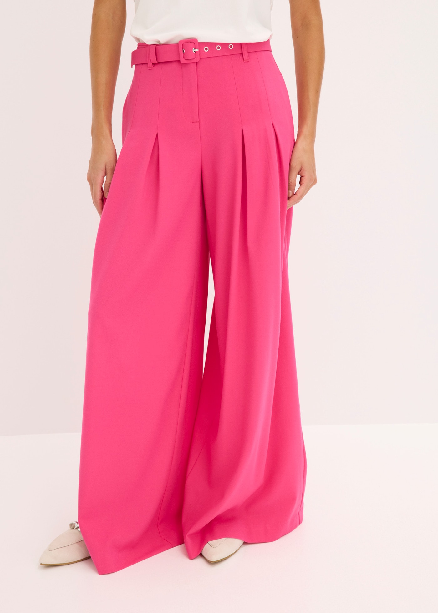 bonprix Bundfaltenhose  lockerer Schnitt, mit Elasthan-Anteil, inklusive Gürtel