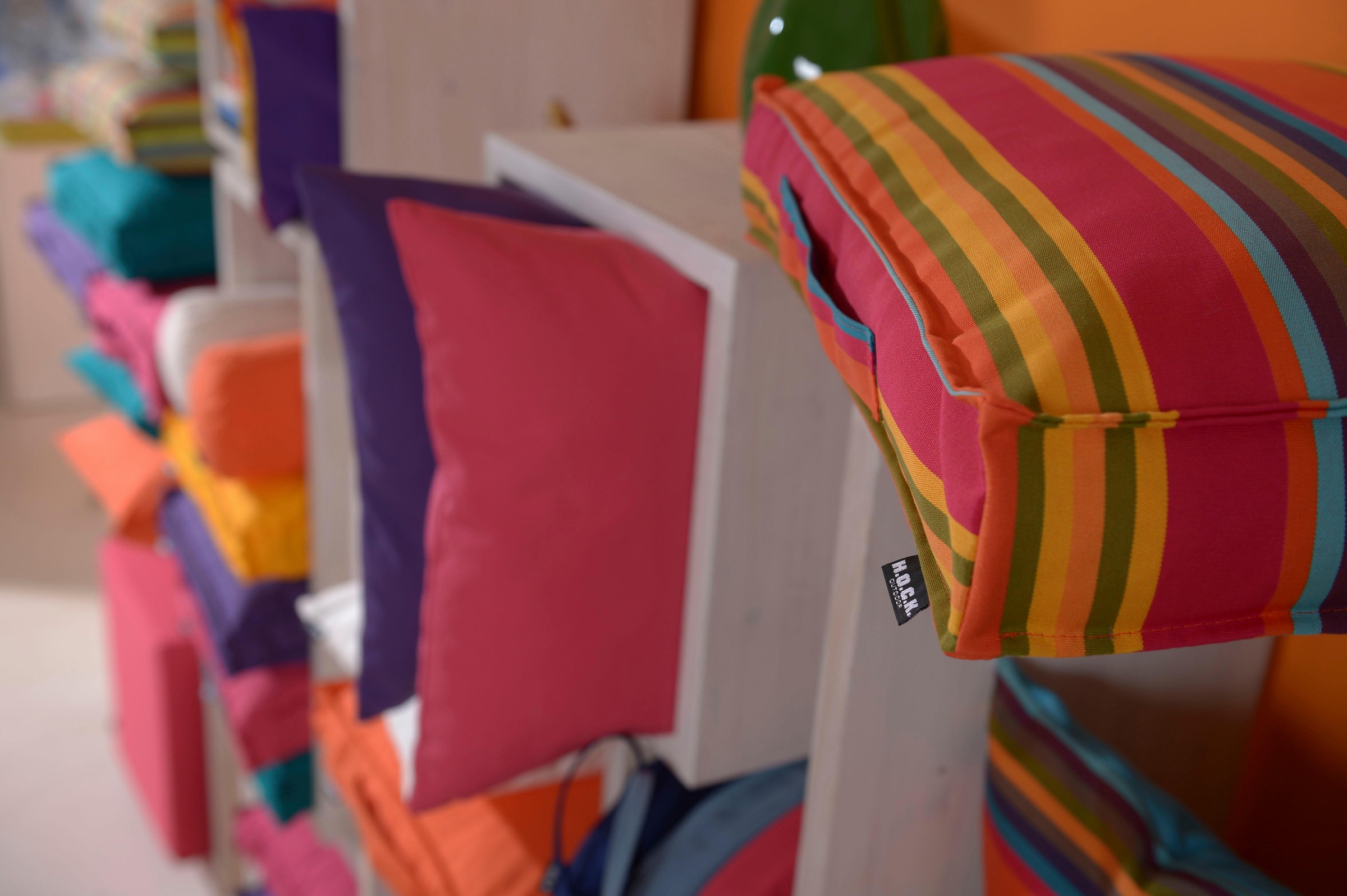 H.O.C.K. Dekokissen »Yucatan«, mit bunten Streifen, Kissenhülle mit Füllung günstig online kaufen