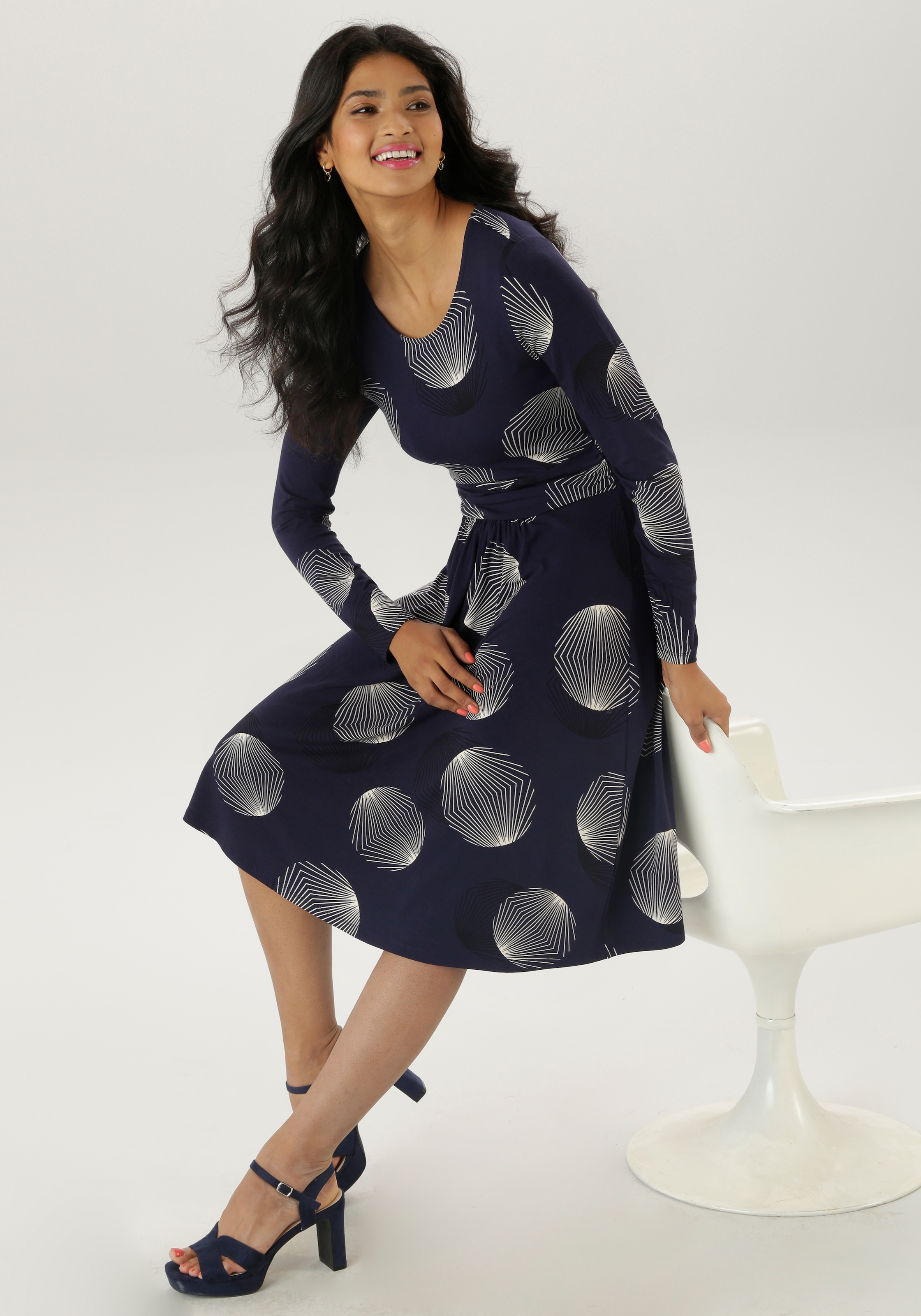 Aniston SELECTED Jerseykleid, mit figurbetonenden Raffungen in der Taille - NEUE KOLLEKTION
