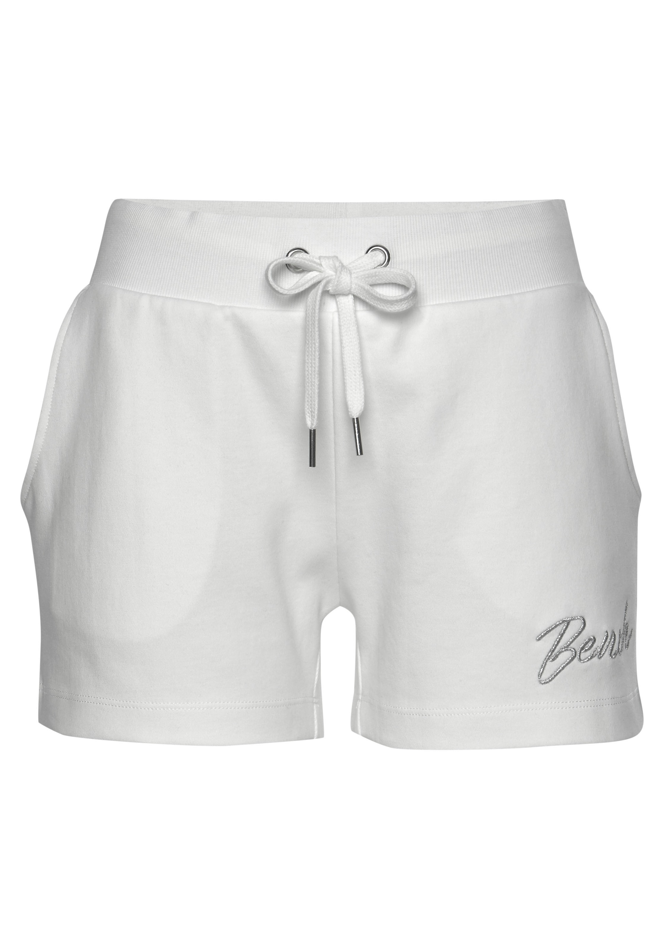 Bench. Loungewear Relaxshorts  mit kleiner glänzenden Logostickerei, Loungeanzug
