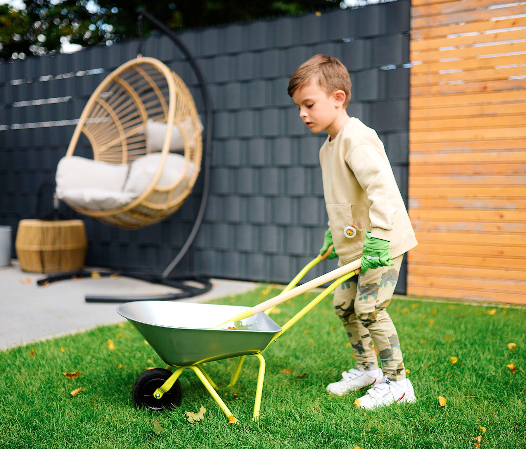 Small Foot Schubkarre, (Set, 4 tlg.), für Kinder; mit Gartenwerkzeug