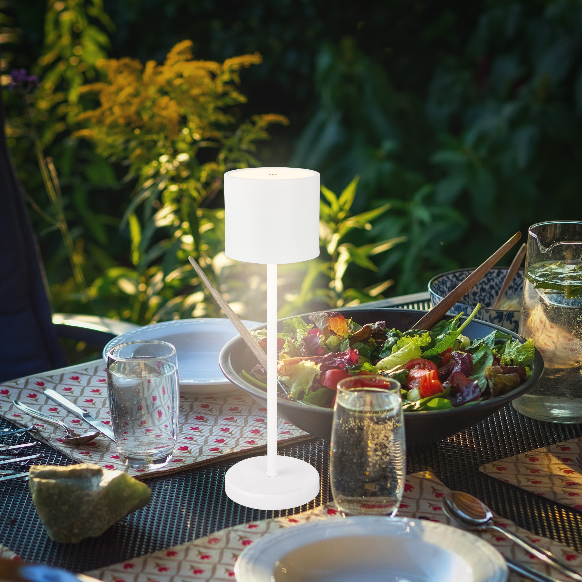 B.K.Licht Außen-Tischleuchte »BK_TL1607 Akku Tischlampe mit Ladestation, 3-Stufen Touchdimmer, IP44«, 1 flammig, Leuchtmittel LED-Modul | LED fest integriert, 3.000 K, 230 Lm, 2,5W, Akku wechselbar, max. 12h Leuchtdauer, Weiß