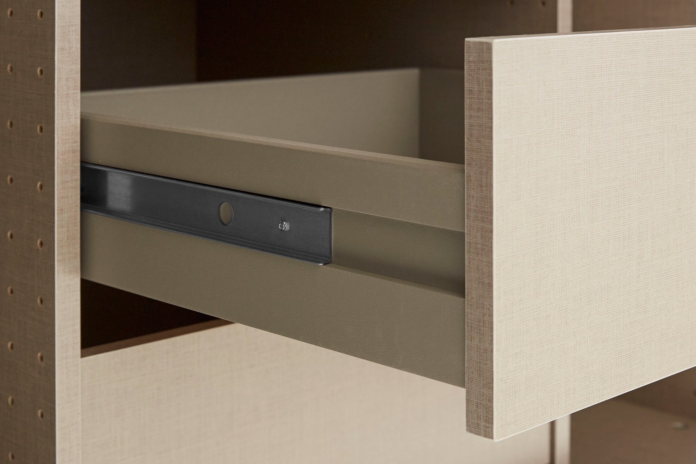 rauch Drehtürenschrank »Kleiderschrank Schrank Garderobe TOPSELLER OTELI inkl. Inneneinteilung«, (erhältlich in Breiten 91-360 cm, ab Breite 136cm inkl. Innenschubladen), mit zusätzlichen Einlegeböden, optional mit Spiegel MADE IN GERMANY