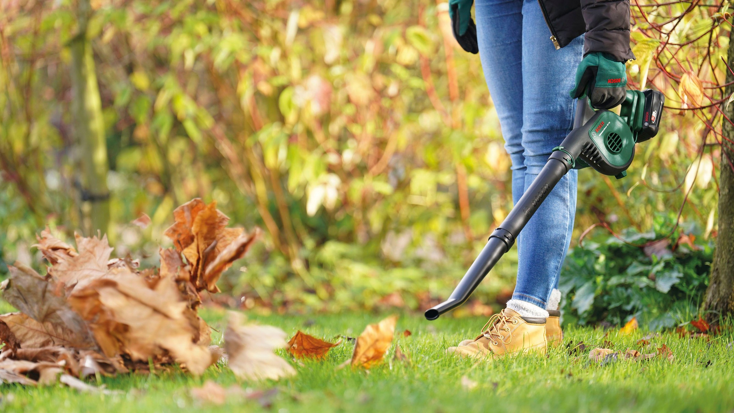 Bosch Home & Garden Akku-Laubbläser »UniversalLeafBlower 18V-130«, mit Akku 18V/2,5 Ah und Ladegerät