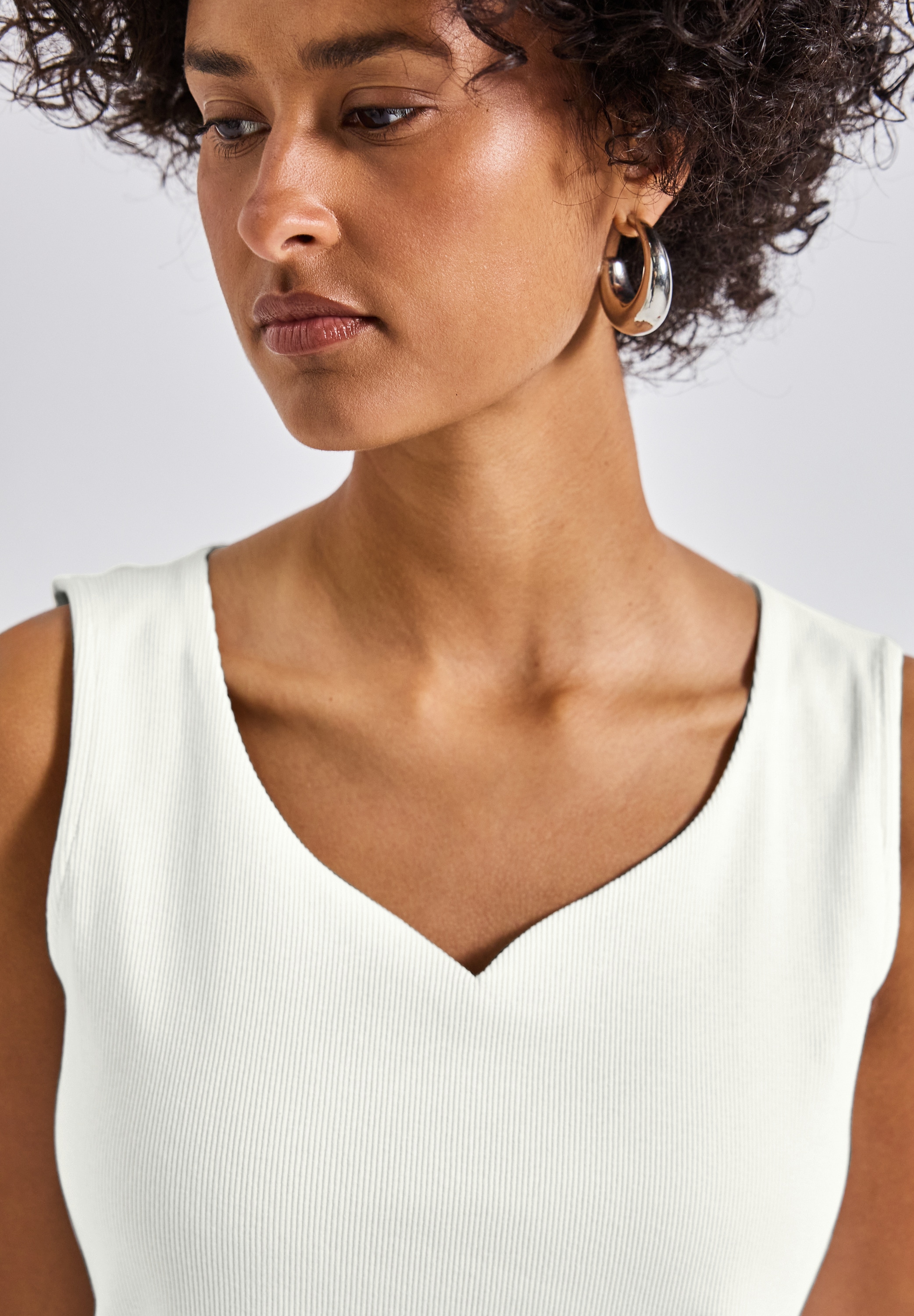 STREET ONE Shirttop »GANIA«, mit Herzausschnitt und Stretch