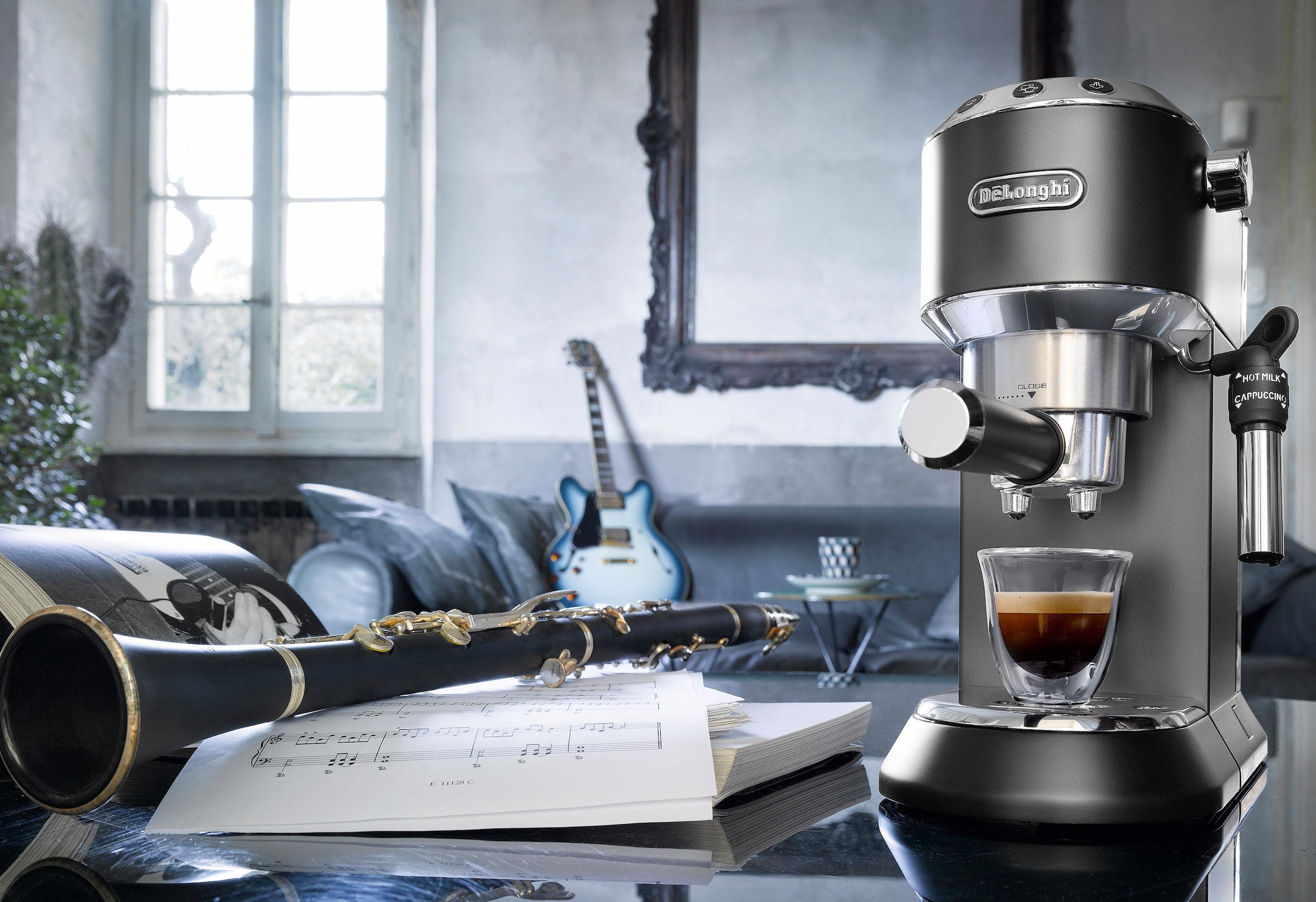 De'Longhi Espressomaschine »Dedica Style EC 685.B«, Siebträger, 1350 Watt, 15 Bar