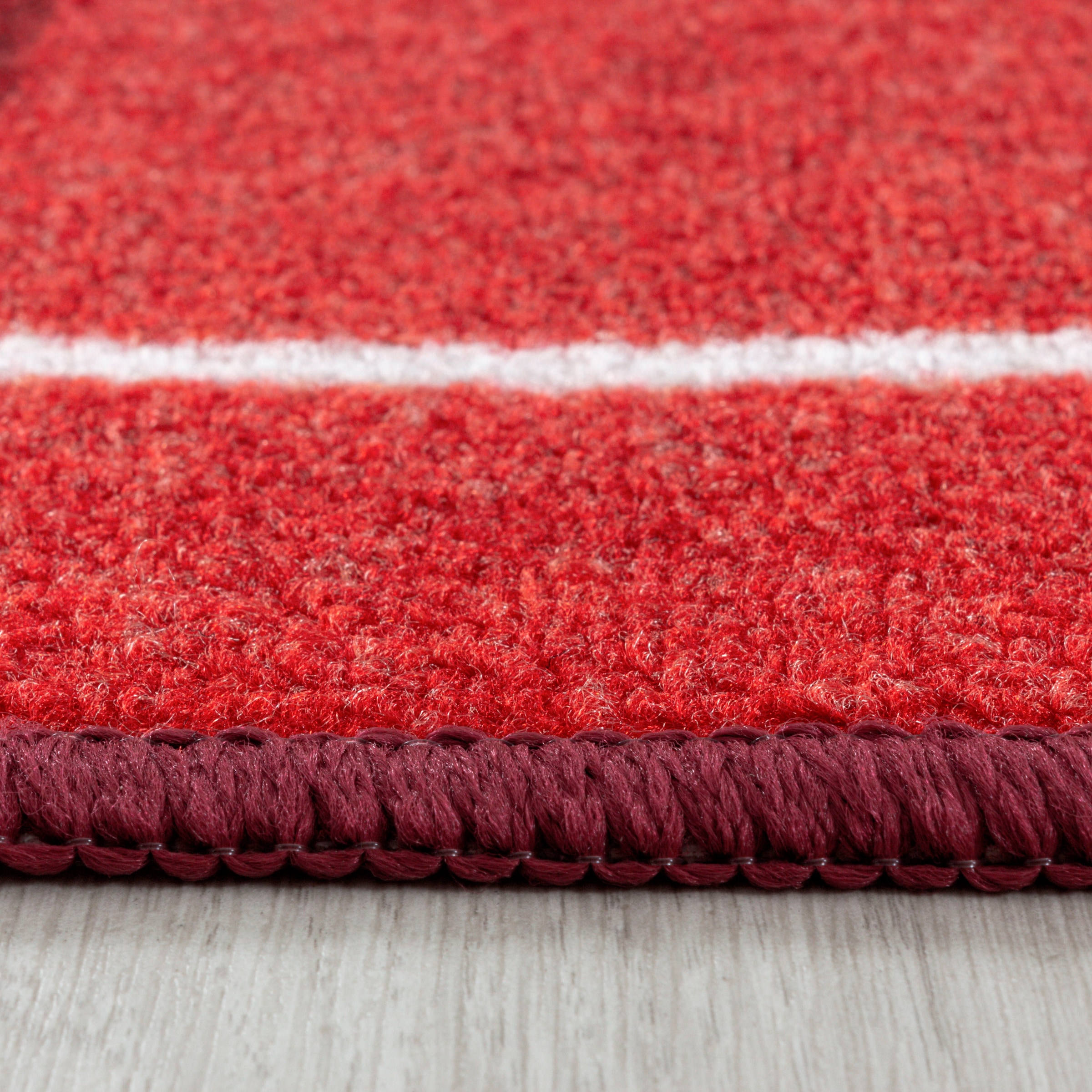 Ayyildiz Teppiche Kinderteppich »PLAY 2914«, rechteckig, 6 mm Höhe, robuster Kurzflor, Fußball, rot gelb rot,Spanien, Kinderzimmer