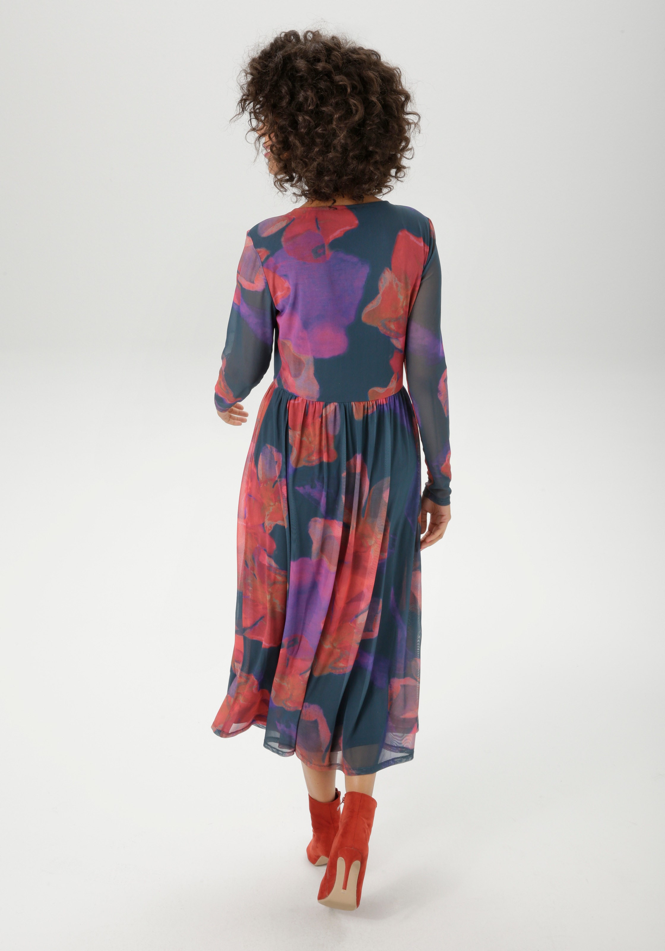 Aniston CASUAL Midikleid, mit großflächigen Batik-Blüten bedruckt - NEUE KOLLEKTION