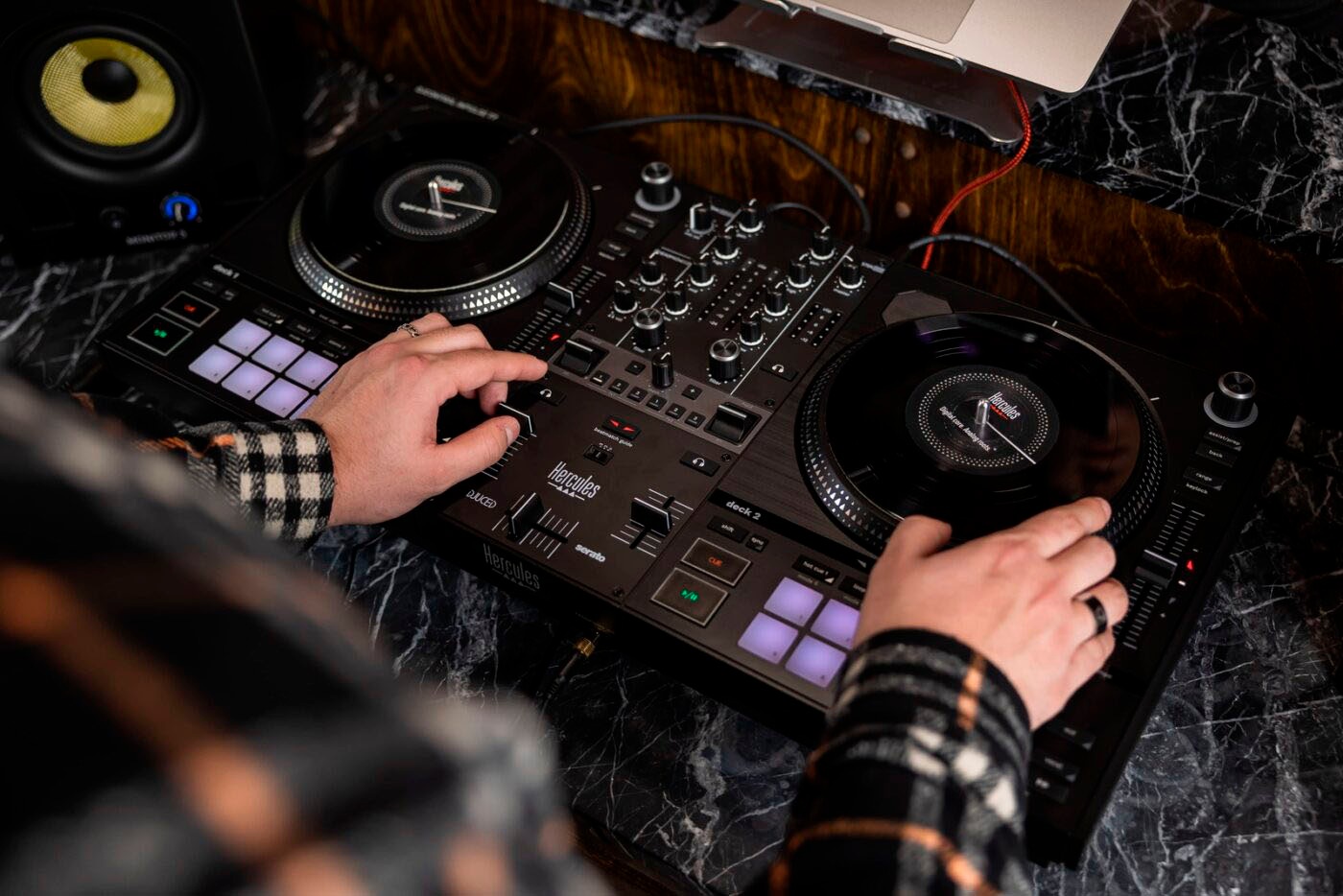 HERCULES DJ Controller »Inpulse T7 White Editio retail«