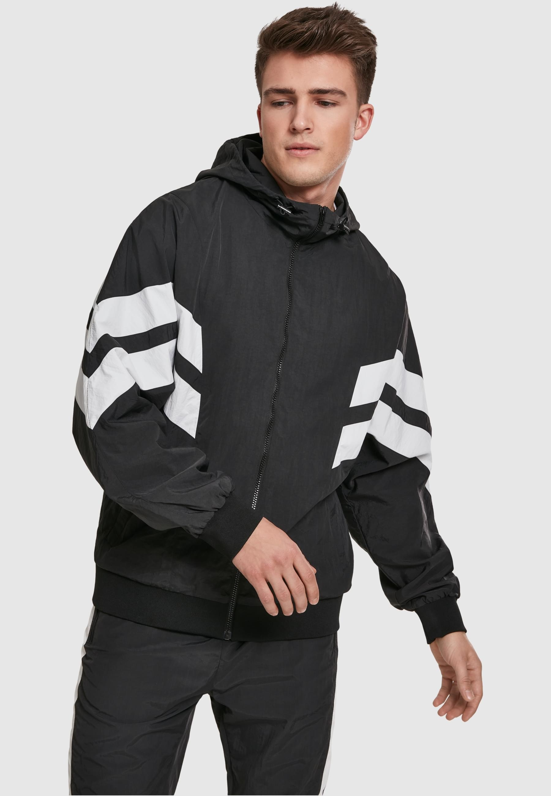 URBAN CLASSICS Allwetterjacke »Urban Classics Herren Crinkle Panel Track Jacket« 1 Stk. tlg. mit Kapuze