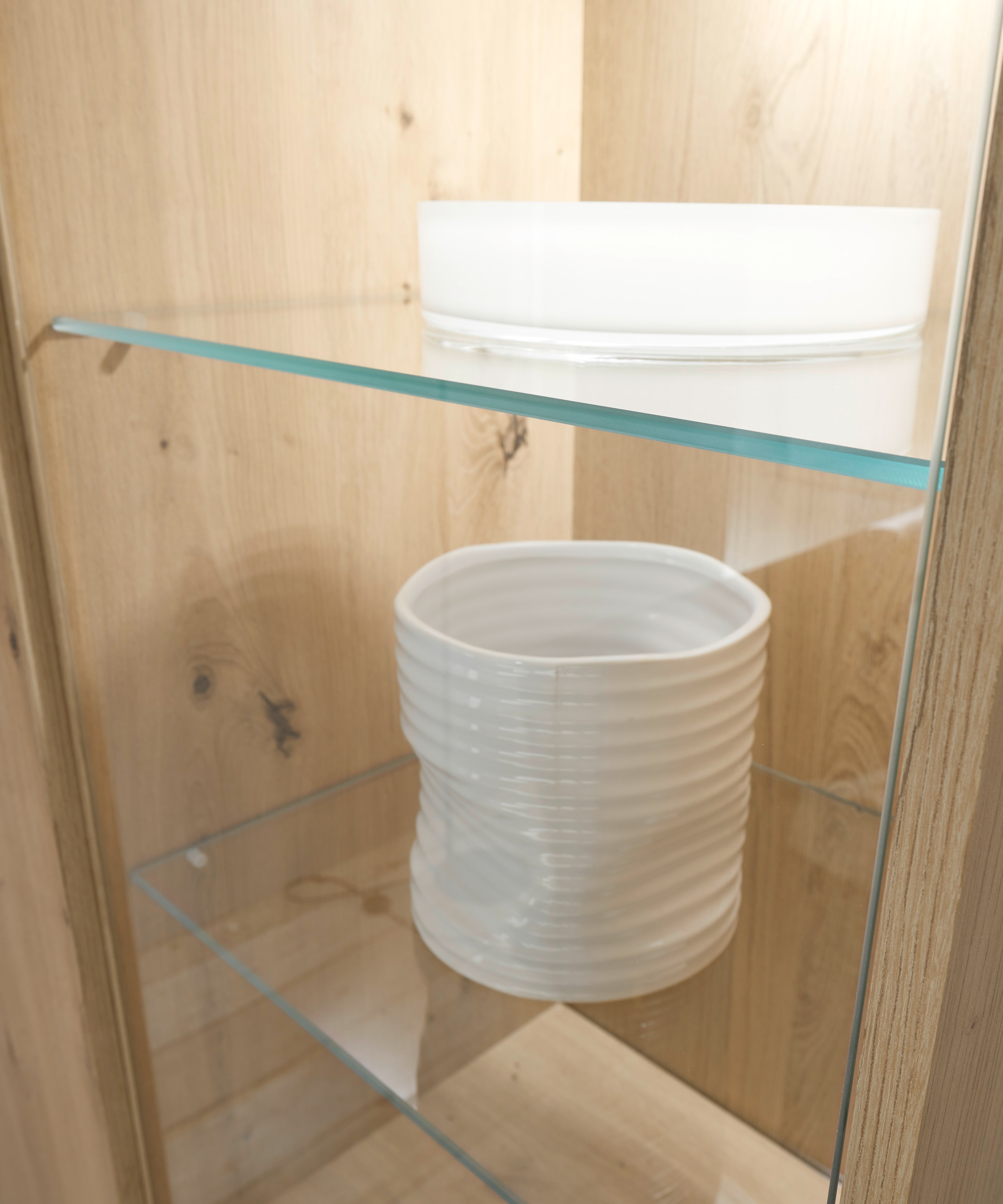 HBZ Vitrine »Lille«, (1 St.), mit LED-Beleuchtung, Vitrinenschrank in Eiche Artisan