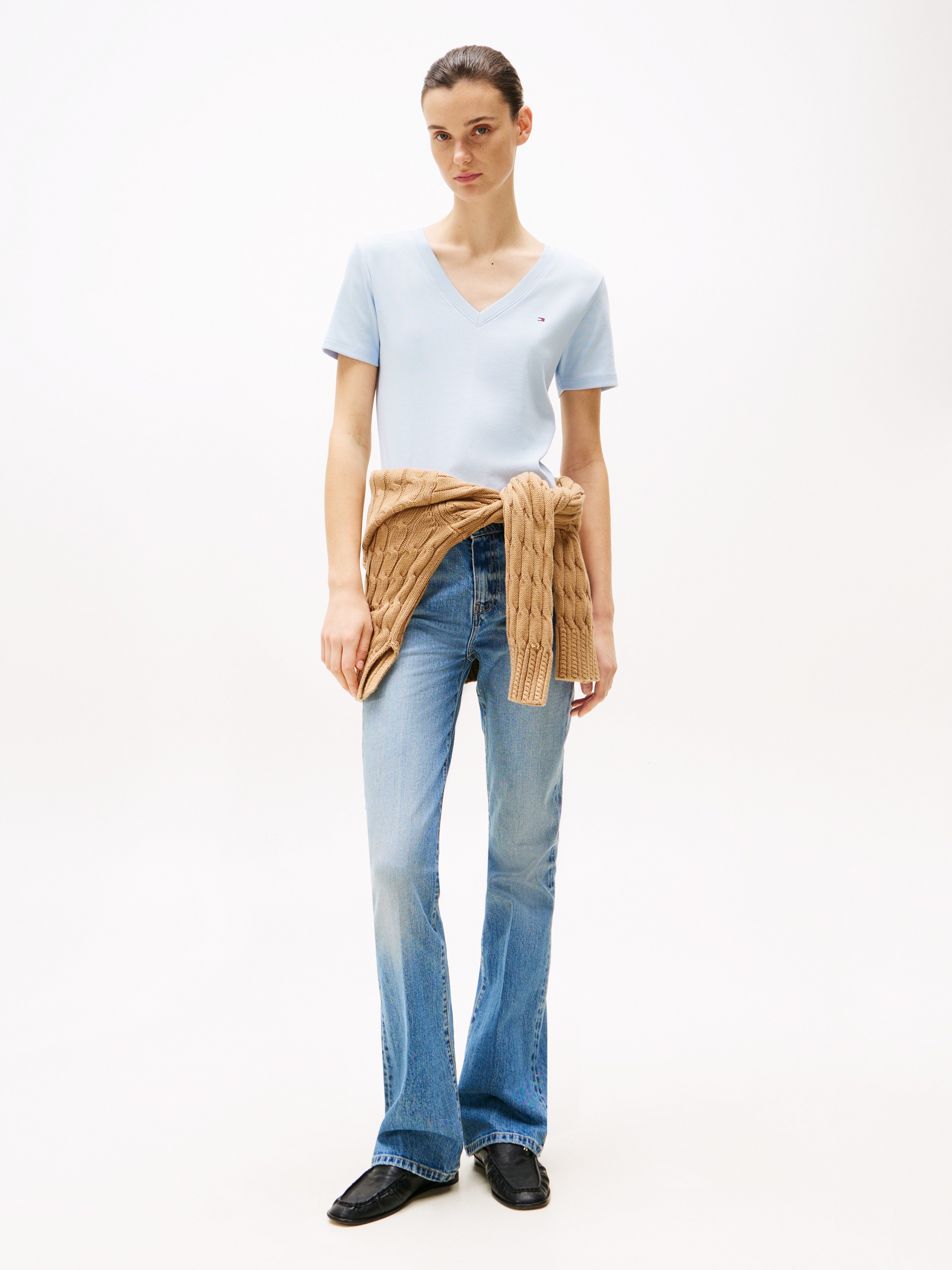 Tommy Hilfiger T-Shirt »SLIM CODY V-NK SS«, mit Logostickerei