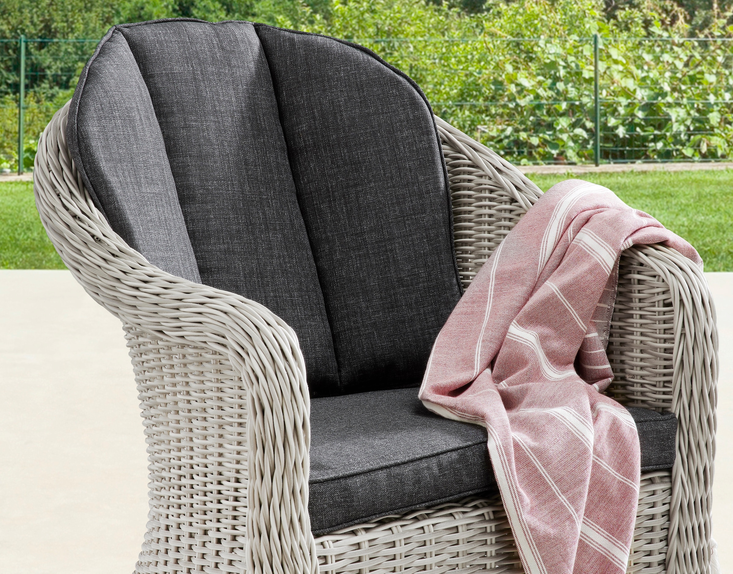 Destiny Garten-Essgruppe »MALAGA LUNA«, (Set, 14 tlg., 4x Sessel, 1x Tisch Ø150cm, 1x Drehteller, inkl. Auflagen), Aluminium, Polyrattan