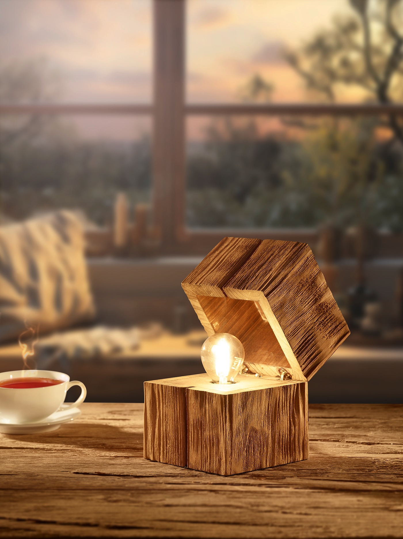 TRIO Leuchten Schreibtischlampe »TREASURE, Deko Tischleuchte Schatzkiste inkl 1xE14 LED 225 Lumen 2700K«, 1 flammig, Leuchtmittel E14 | Leuchtmittel wechselbar, Licht startet bei öffnen der Box, Schnurschalter, Naturholz Tischlampe