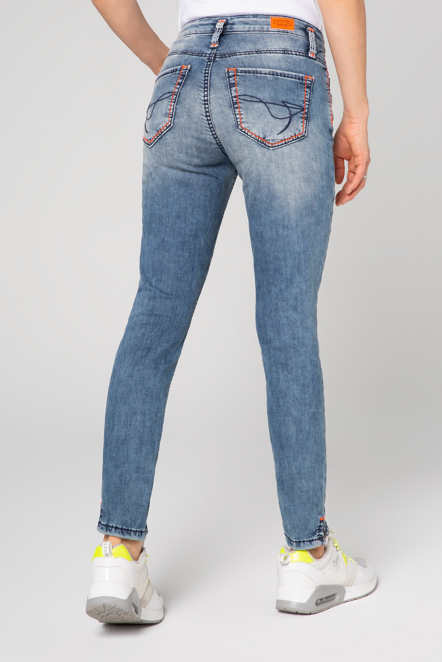 SOCCX Slim-fit-Jeans, mit zwei Knöpfen am Bund