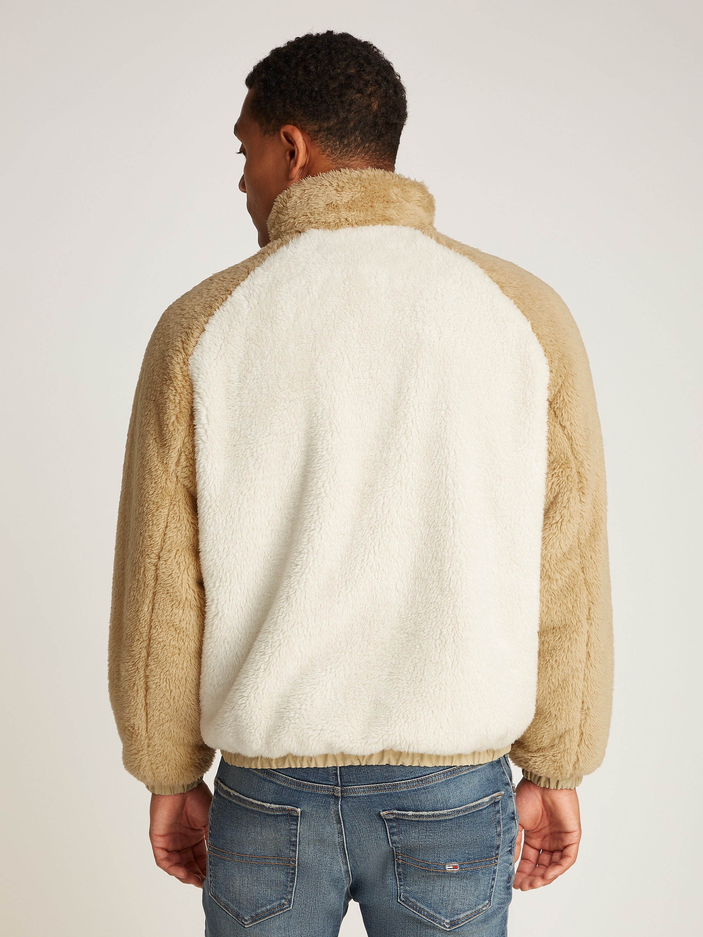 Tommy Jeans Bomberjacke »TJM FLUFFY REVERSIBLE JACKET EXT«, mit kontrastfarbenen Ärmeln