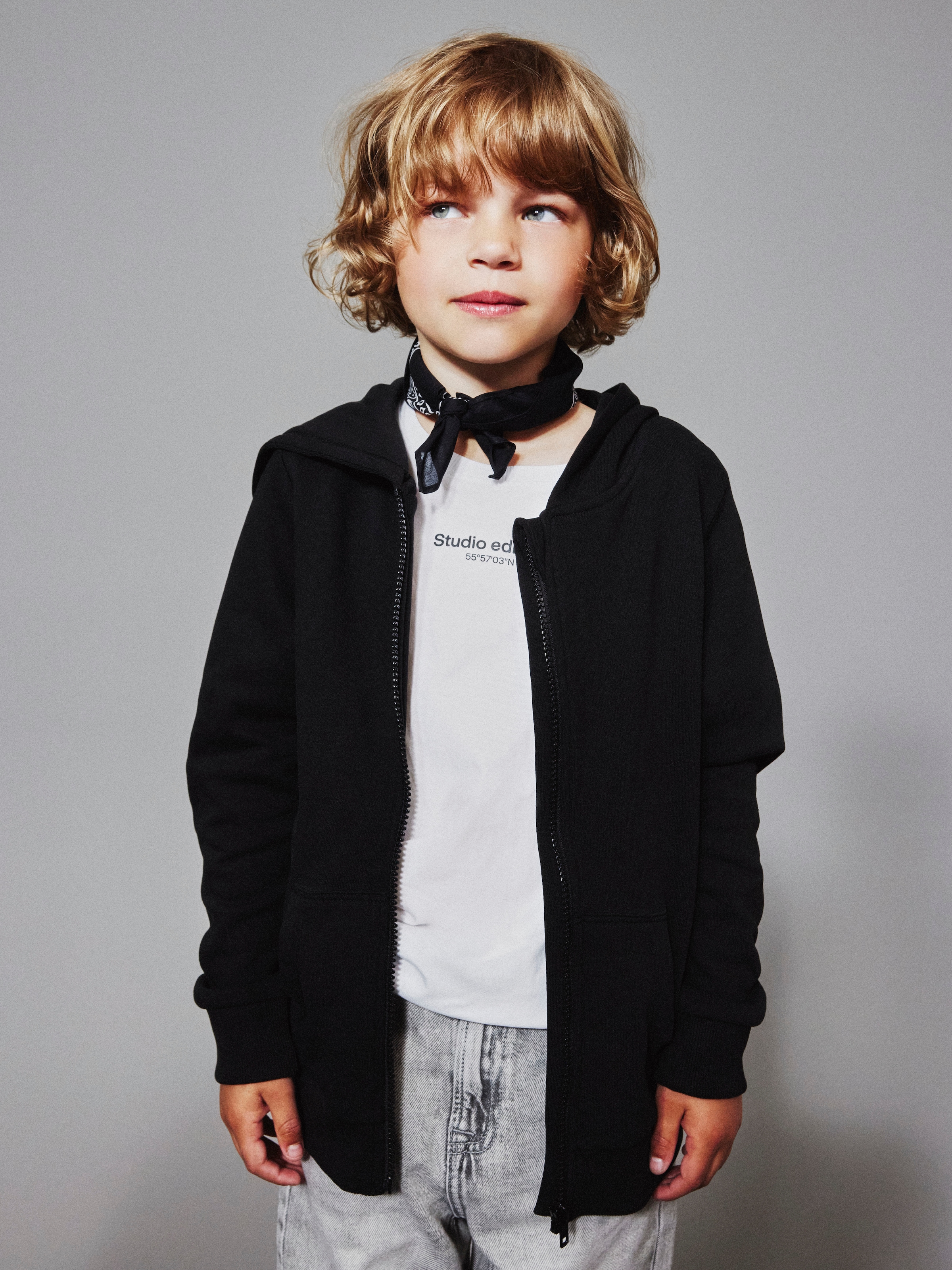 Name It Kapuzensweatjacke »NKMNESWEAT – Sweatjacke mit Kängurutasche« unifarben, casual, regular fit, Sweatware, Rundhals