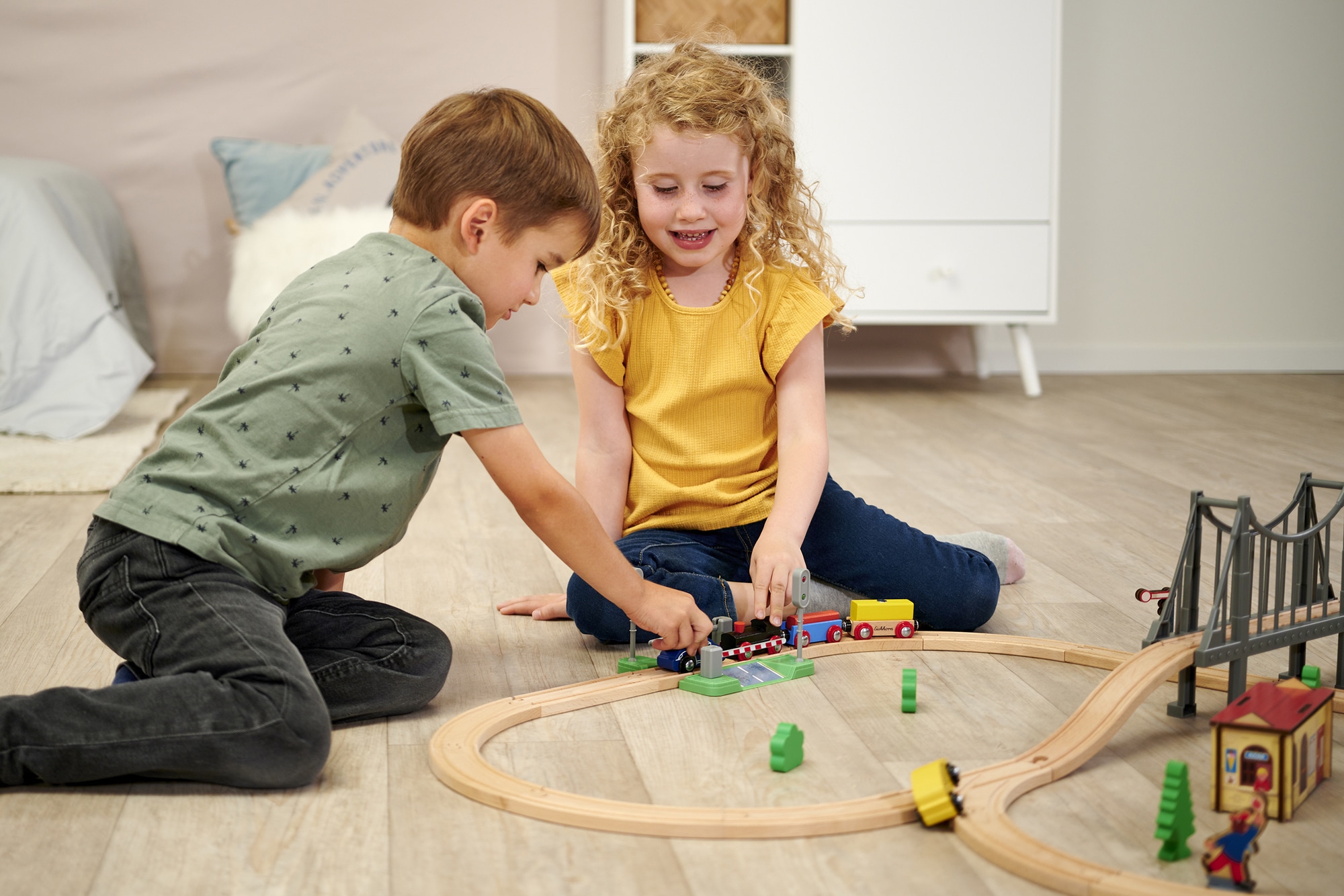 Eichhorn Spielzeug-Eisenbahn »Bahnset mit Brücke«, (Set, 55 tlg.), FSC®- schützt Wald - weltweit