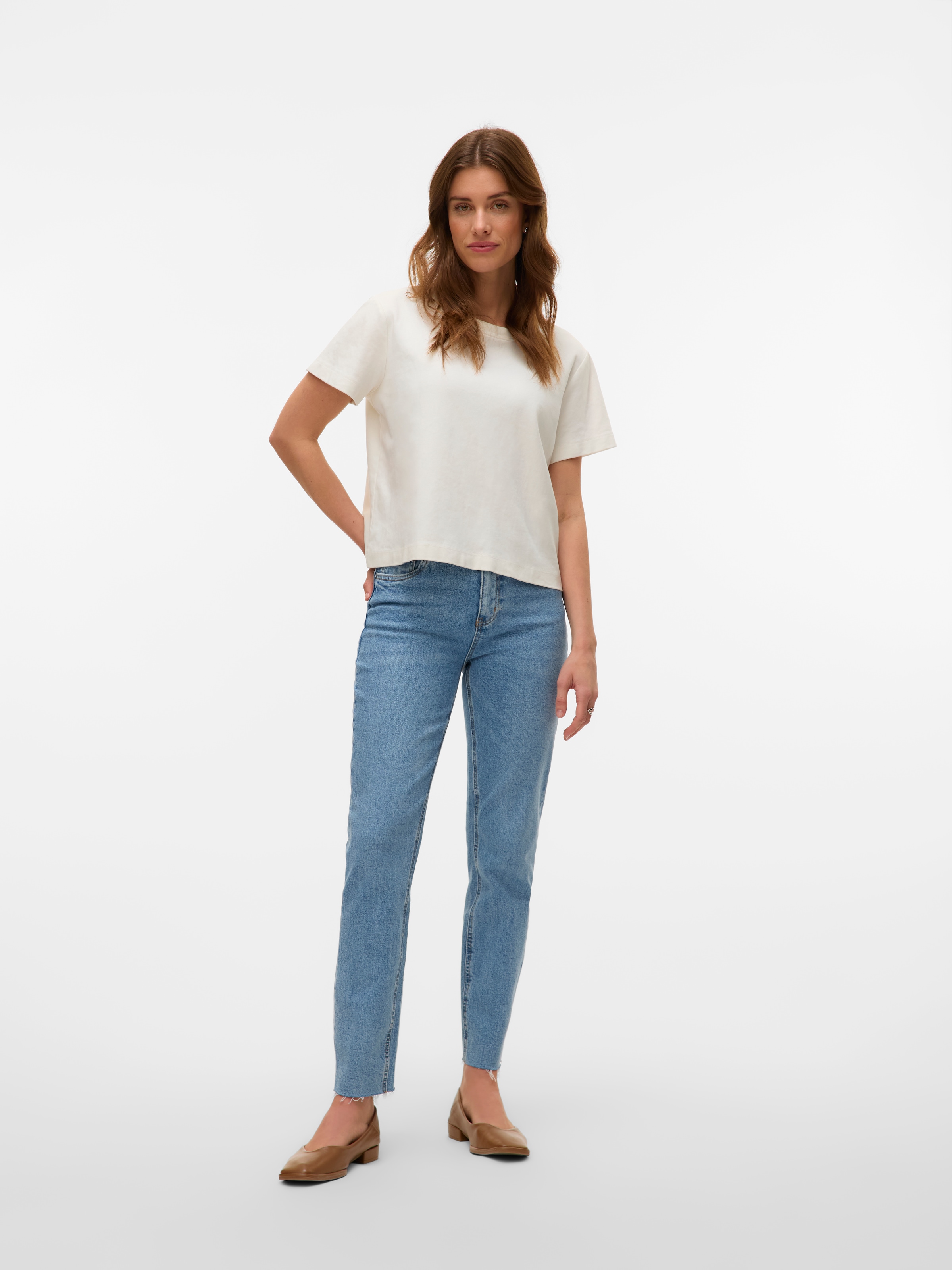 Vero Moda Straight-Jeans »VMBRENDA« mit leicht ausgefranstem Saum, stonewashed für einen Used-Look