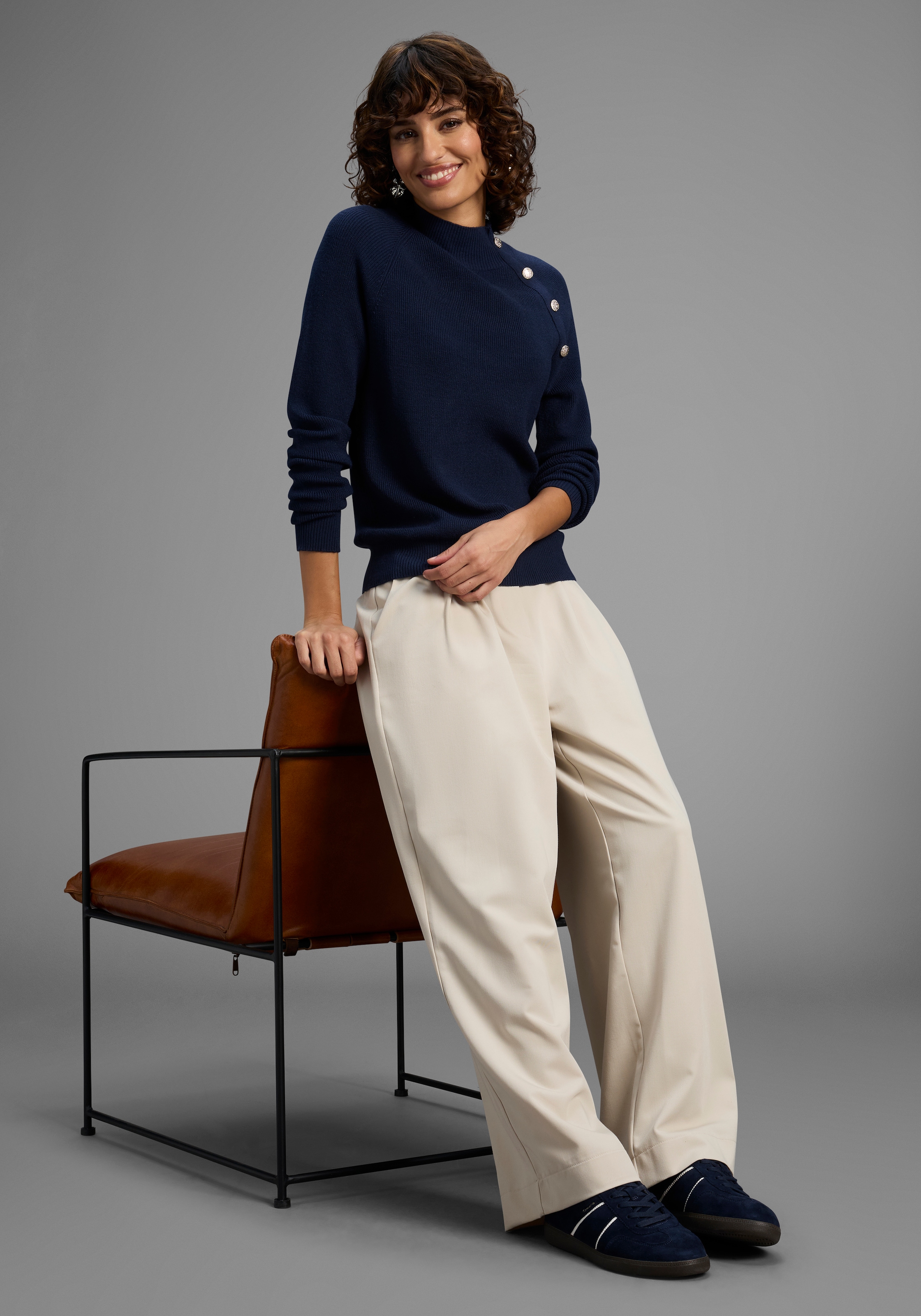 Laura Scott Strickpullover kuscheliger Winterstrick mit Knopfdetail und Stehkragen