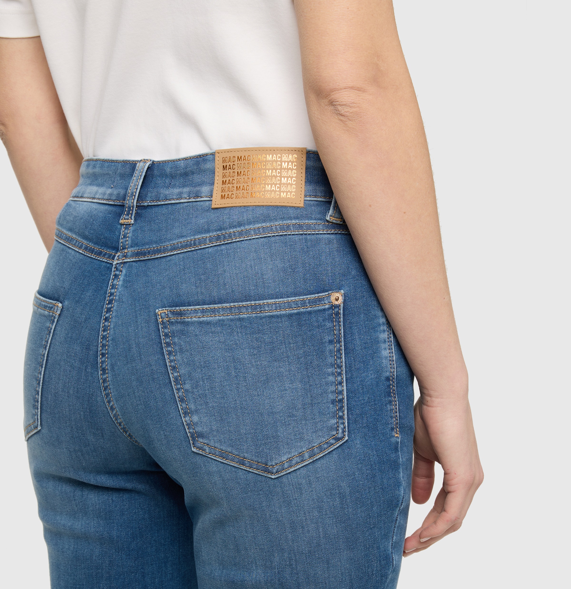 MAC Straight-Jeans »MACMELANIE« Figurformende Denim-Qualität mit hervorragendem Rücksprung-Verhalten